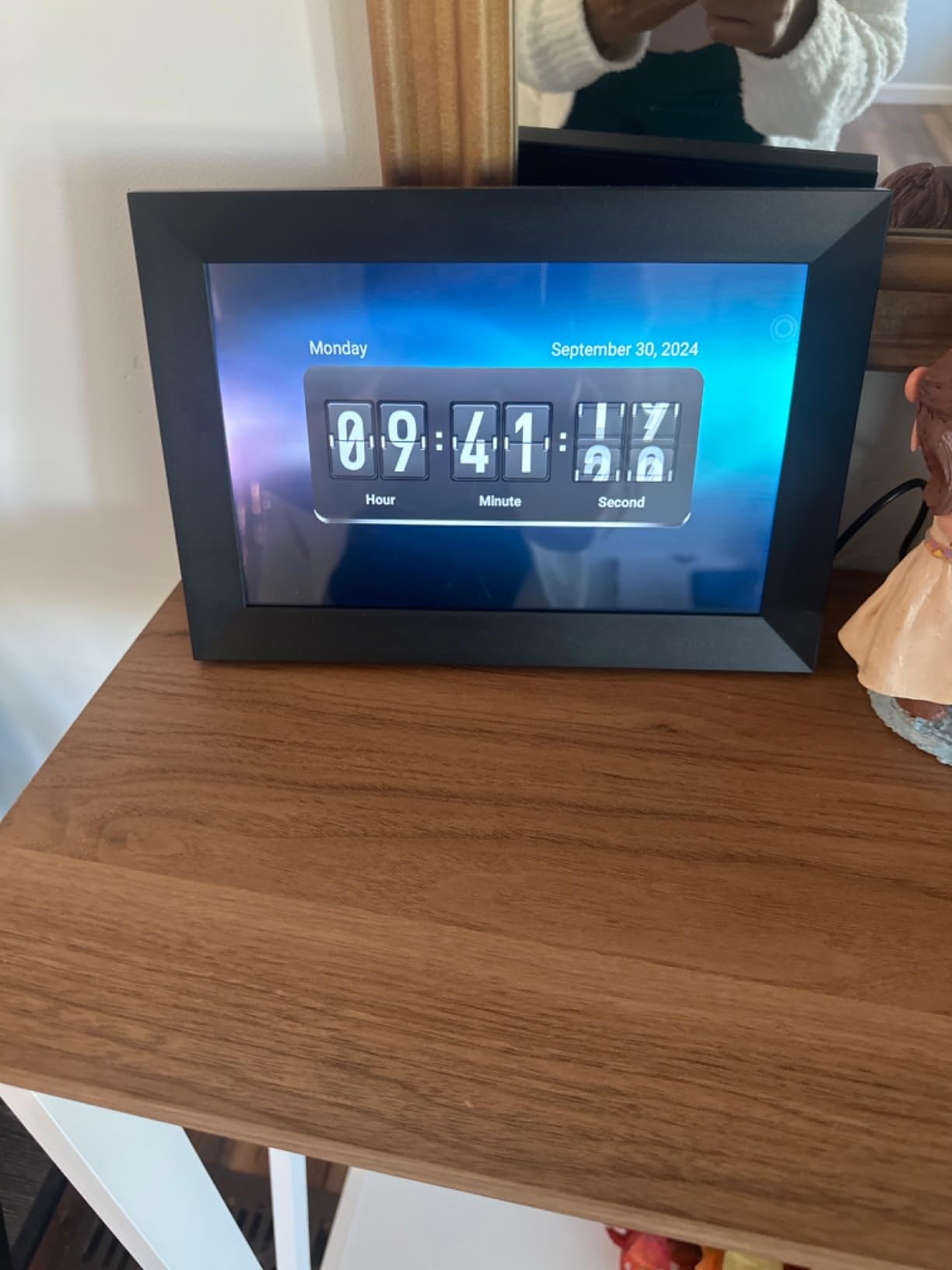 Digital Picture Frame WiFi 10.1 Inch Smart Digital Photo Frame with 1280x800 IPS HD Touch Screen, Auto-Rotate and Slideshow, Easy Setup to Share Photos or Videos Remotely via App from Anywhere - Customer Photo 2