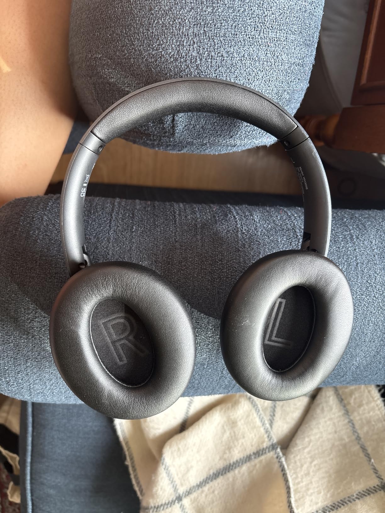 BERIBES Upgraded Hybrid Active Noise Cancelling Headphones with Transparent Modes,70H Playtime Bluetooth Headphones Wireless Bluetooth with Mic, Deep Bass,3.5MM Cable,Soft-Earpads,Fast Charging-Black - Customer Photo 1