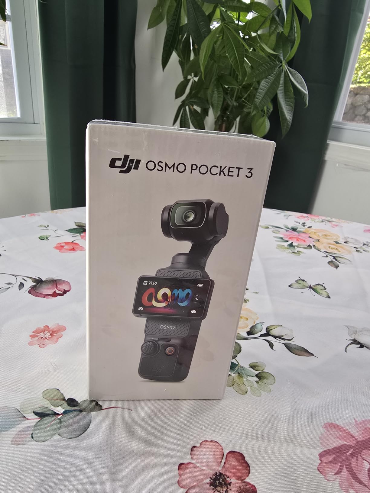 DJI Osmo Pocket 3, Vlogging Cameras with 1'' CMOS & 4K/120fps Vlog Camera, 3-Axis Stabilization, Fast Focusing, Face/Object Tracking, Digital Vlogging Camera for YouTube - Customer Photo 1