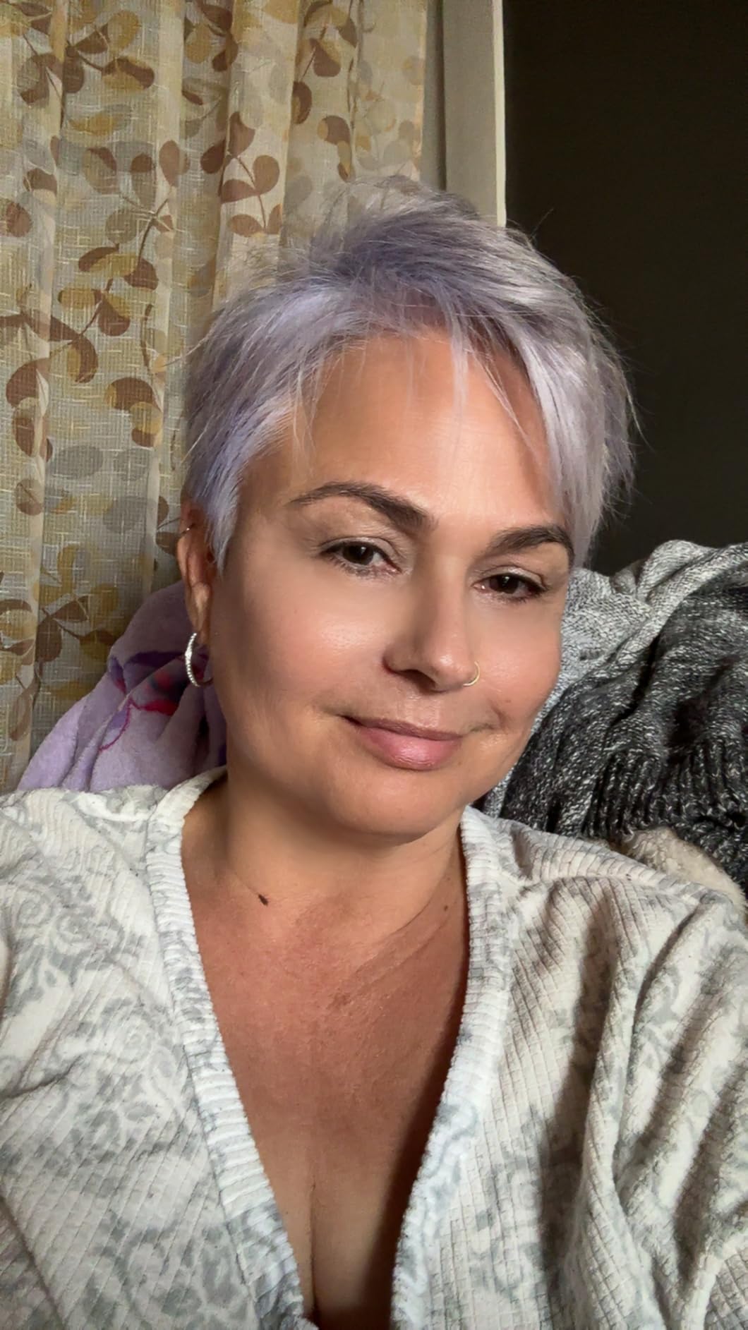 KAHI Kisstin Balm - Skin-Refining Face Moisturizer & Makeup Stick | Nourishing Beauty Moisturizer Stick | Makeup-enhancing Glow Balm (0.32 oz) - Customer Photo 1