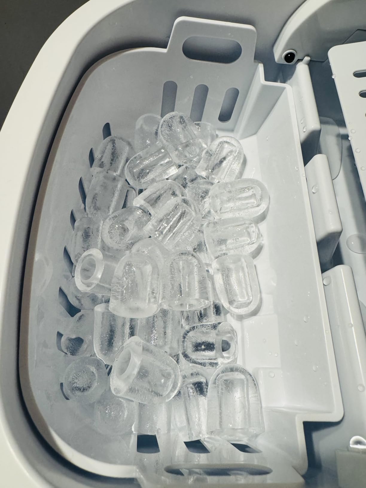 Portable Ice Maker Machine with Handle, 26lbs/24Hrs, 6Mins/9 Ice Cubes, Self-Cleaning with Basket/Scoop, Countertop Ice Makers for Home/Kitchen/Office(Green) - Customer Photo 2