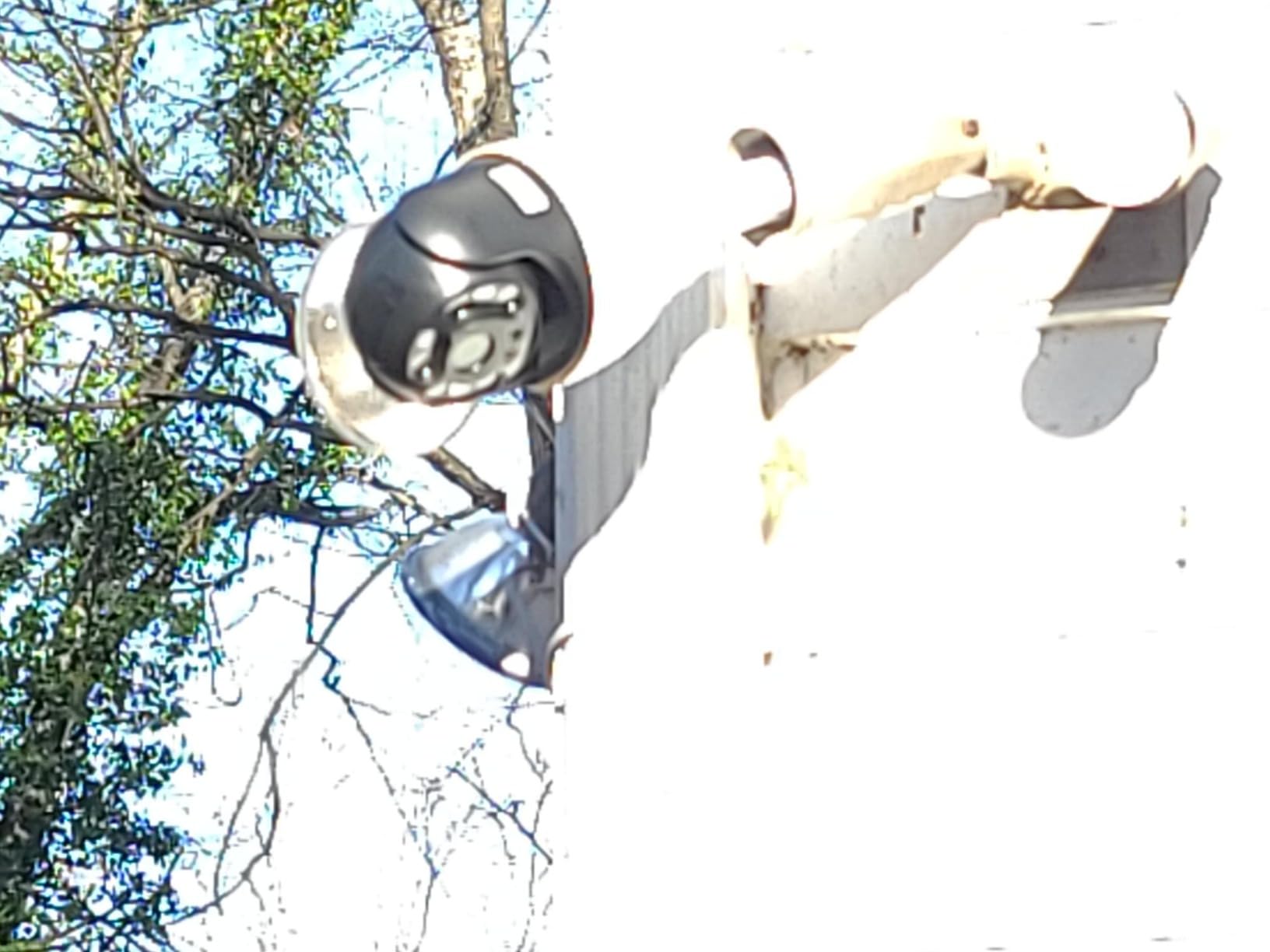 SYMYNELEC 5GHz/2.4GHz Light Bulb Security Camera Outdoor Waterproof 2.5K, 5G Dual Band WiFi Light Socket Security Camera with AI Human Motion Detection Tracking 4MP Color Night Vision Alexa (2 PCS) - Customer Photo 2