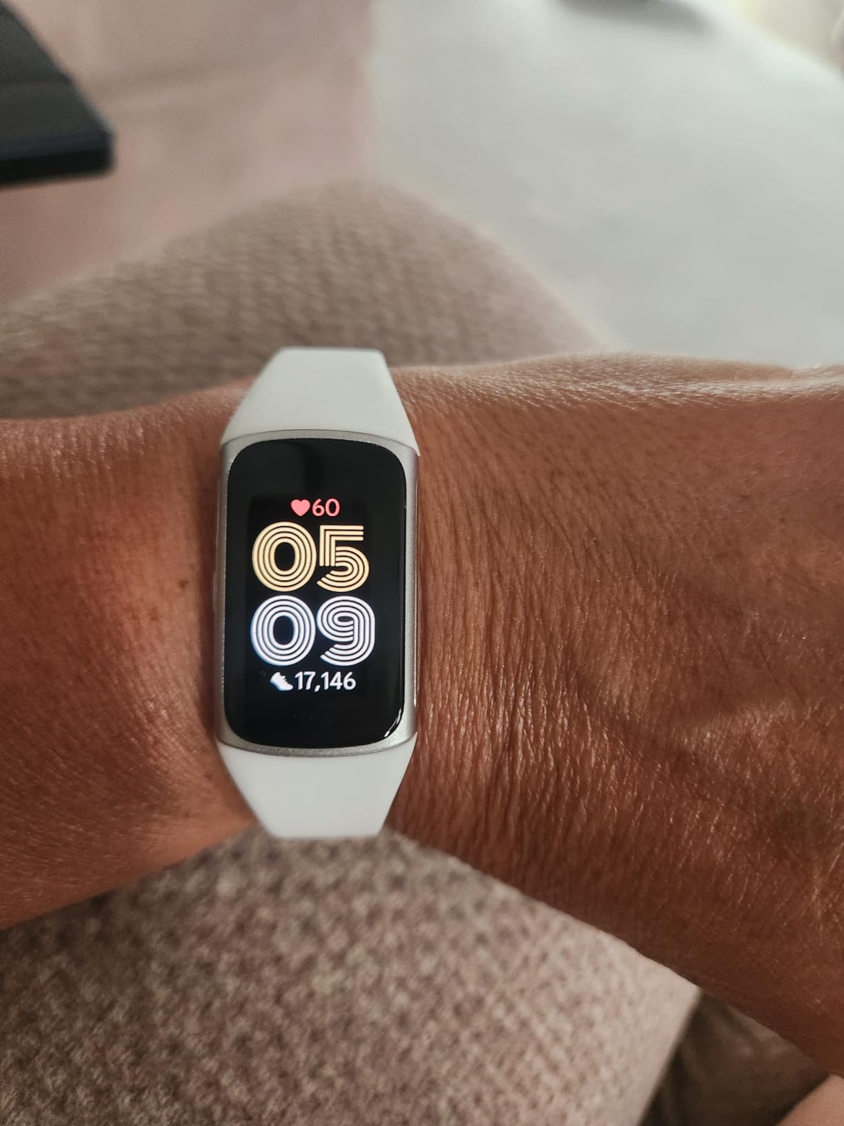 Fitbit Charge 6 Activity Tracker Heart Rate Monitoring, 7-Day Battery, Integrated Google Apps, Maps & Wallet, in-Depth Health Insights, Activity & Sleep Analysis, Porcelain/Silver Aluminium - Customer Photo 4