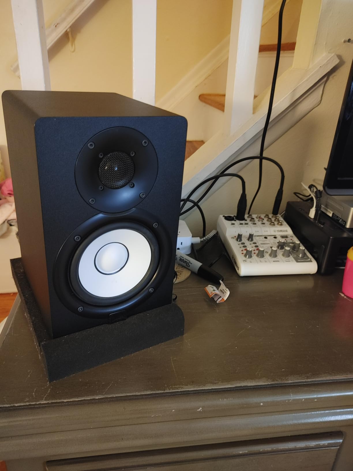 Yamaha HS4 Powered Studio Monitor in Black, Pair (HS4 B) - Customer Photo 2