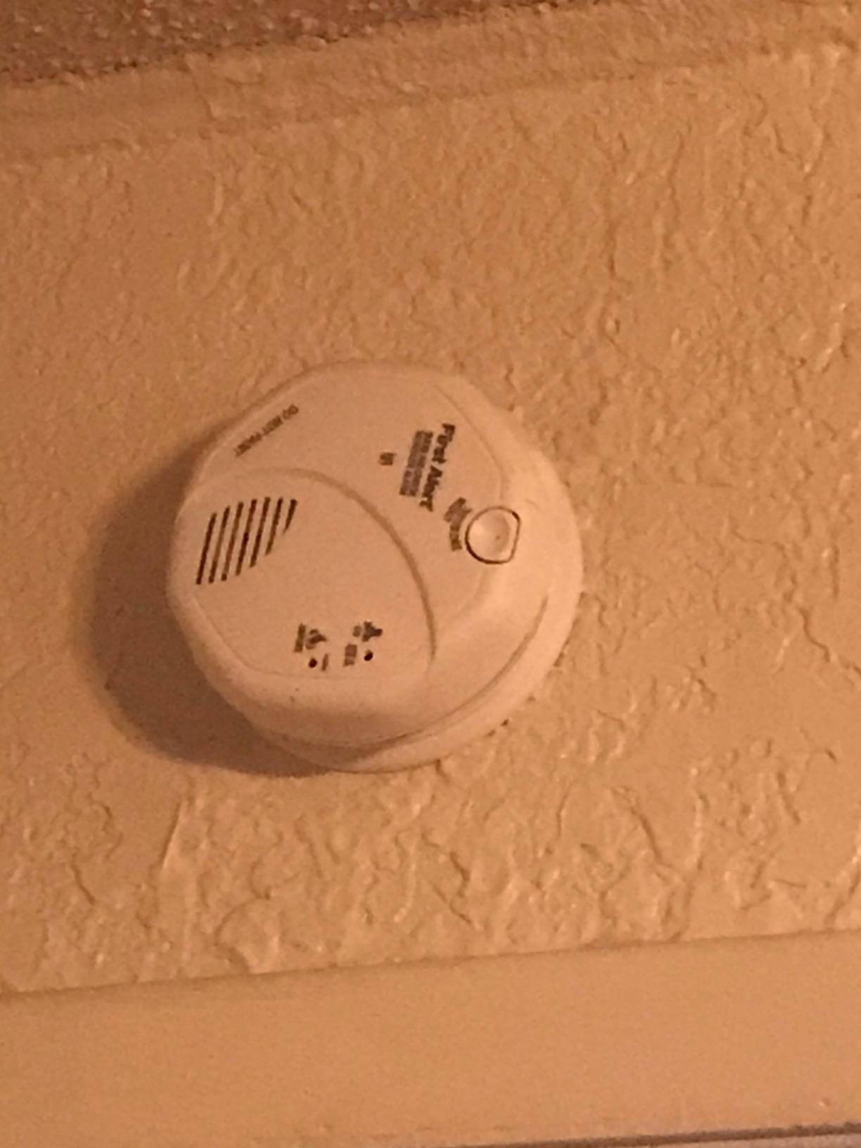 First Alert Combination Smoke & Carbon Monoxide Alarm, Battery Operated Detector with Test & Silence Button, SMCO100, 1-Pack,White - Customer Photo 5