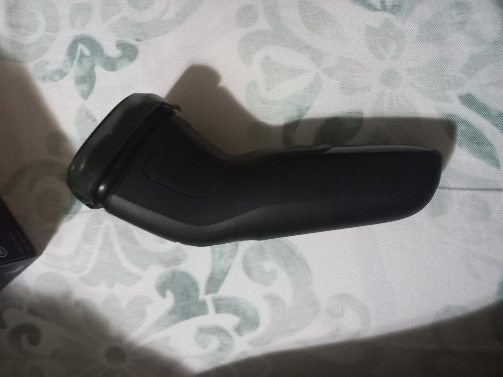 Philips Norelco Shaver 2400 Series, Wet and Dry Electric Shaver, Pop-up Trimmer, P-Cap, Deep Black, Model X3001/90 - Customer Photo 3