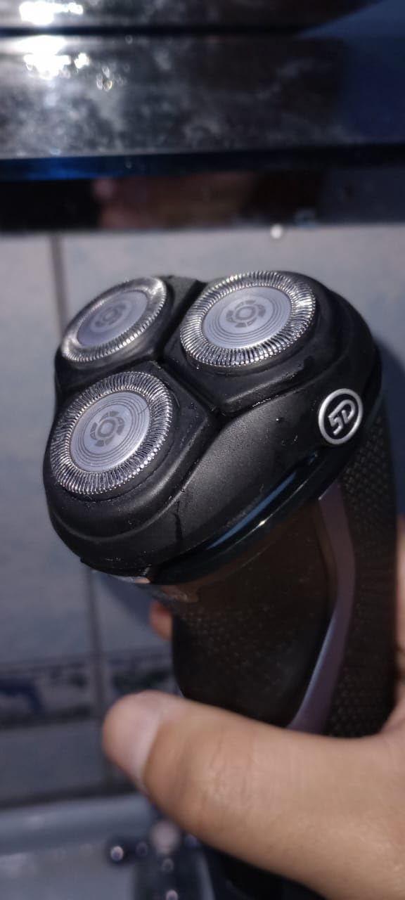 Philips Norelco Shaver 3900 Series, Wet and Dry Electric Shaver, P-Cap, Travel Pouch, Charging Stand, Storm Blue, Model S3341/92 - Customer Photo 2