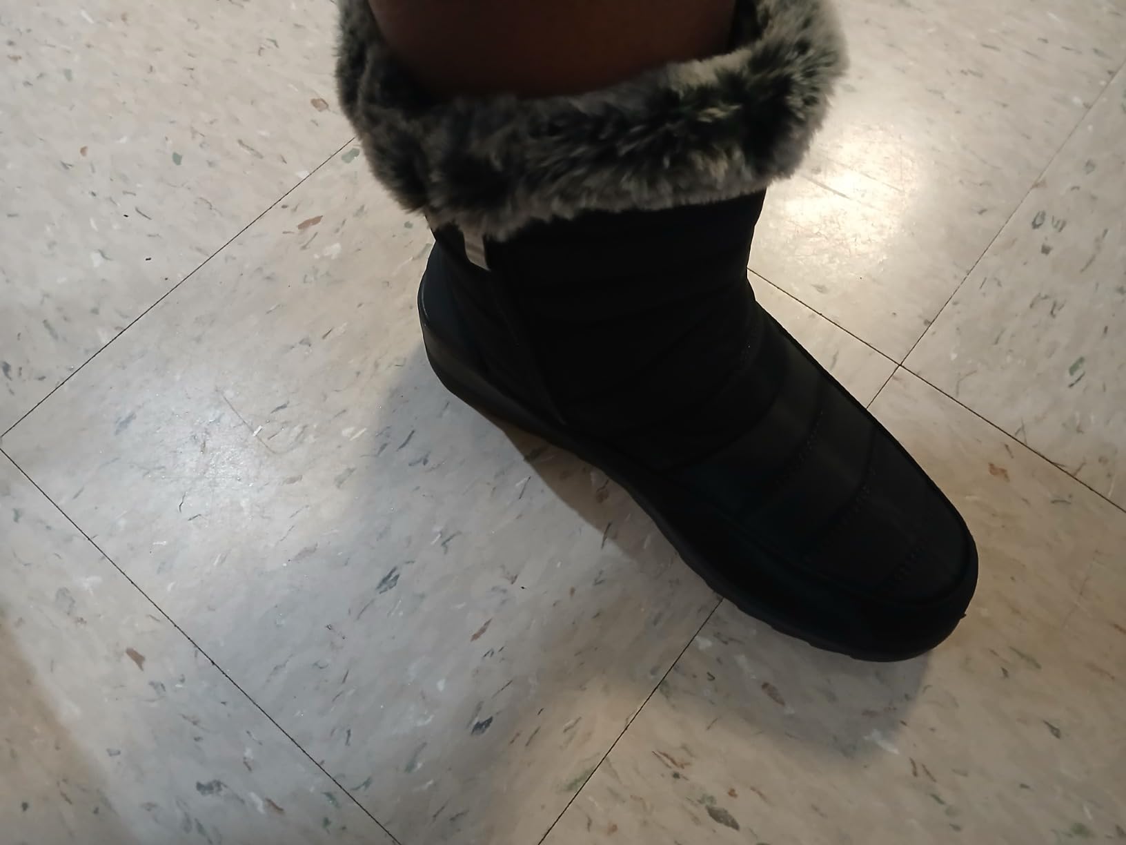 HARENCE Womens Winter Snow Boots: Warm Fur Lined Zipper Ankle Booties Comfortable Outdoor Waterproof Slip on Boots for Women Customer Review HARENCE Womens Winter Snow Boots: Warm Fur Lined Zipper Ankle Booties Comfortable Outdoor Waterproof Slip on Boots for Women - Customer Photo 2