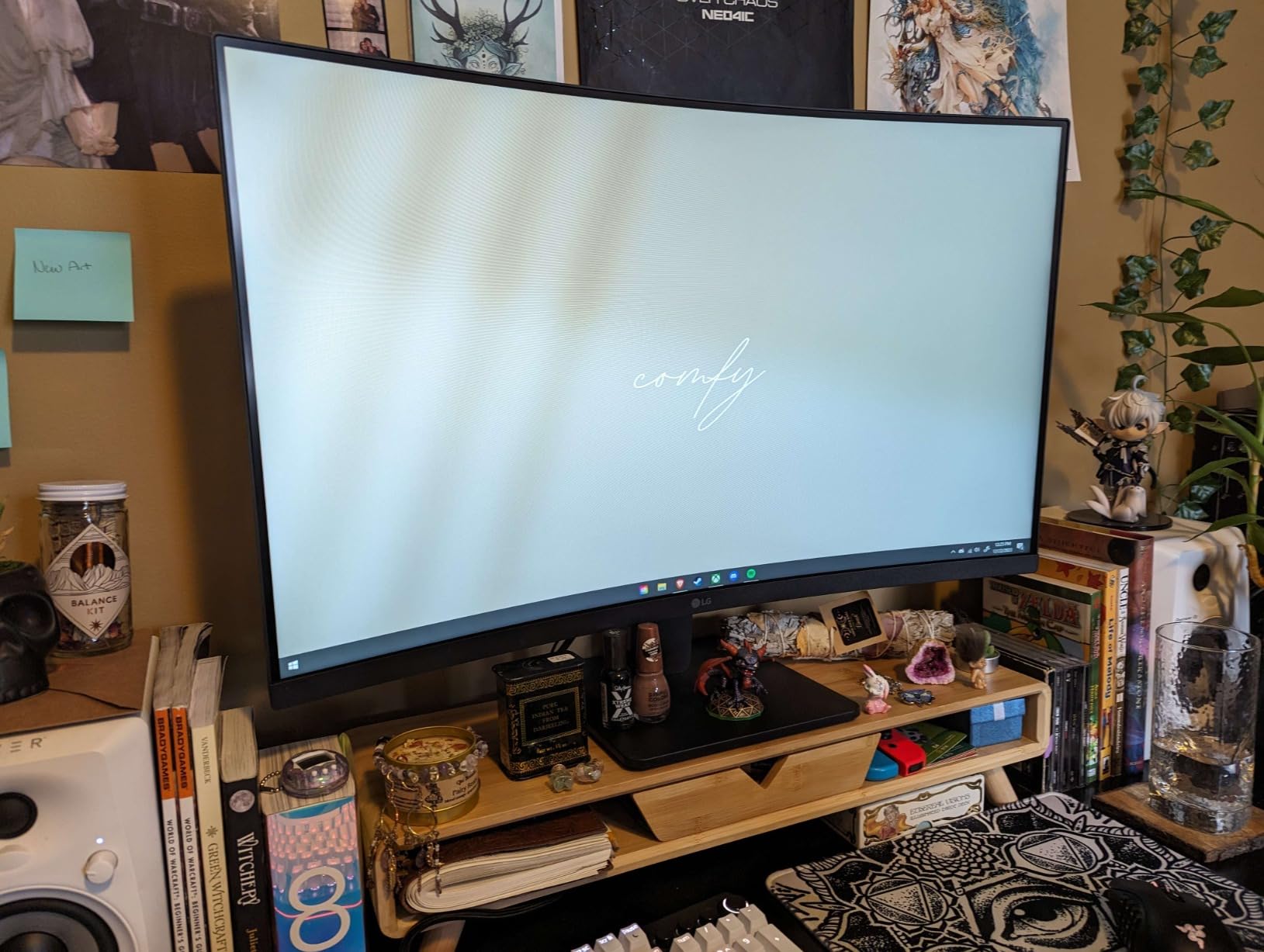 LG 32MR50C-B Curved Monitor 32-Inch FHD 100Hz AMD FreeSync OnScreen Control Dynamic Action Sync Black Stabilizer Tilt Stand (HDMI) - Black - Customer Photo 2