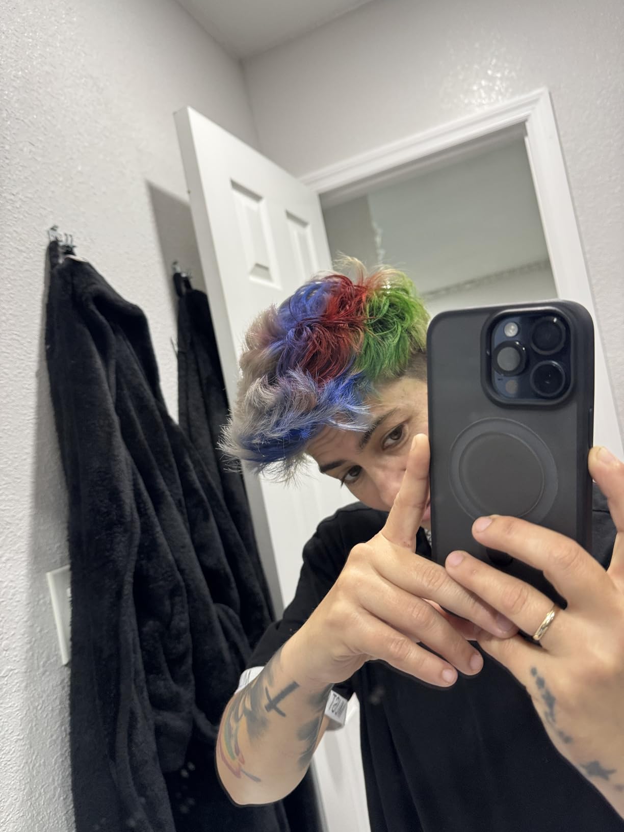 Apple iPhone 15 Pro Max, 256GB, Black Titanium - Unlocked (Renewed) Customer Review Apple iPhone 15 Pro Max, 256GB, Black Titanium - Unlocked (Renewed) - Customer Photo 2