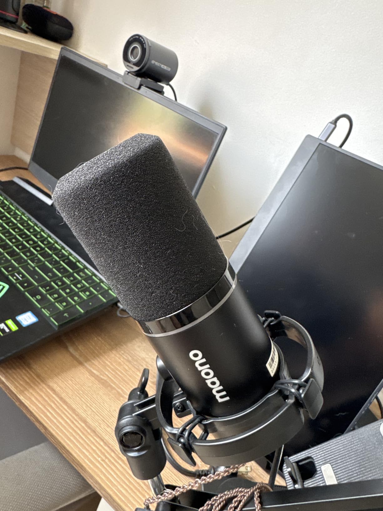 MAONO XLR/USB Dynamic Microphone Kit, RGB Podcast Mic with Software, Mute, Gain Knob, Volume Control, Boom Arm for Streaming, Gaming, Voice-Over, Recording-PD200XS Black Customer Review MAONO XLR/USB Dynamic Microphone Kit, RGB Podcast Mic with Software, Mute, Gain Knob, Volume Control, Boom Arm for Streaming, Gaming, Voice-Over, Recording-PD200XS Black - Customer Photo 2