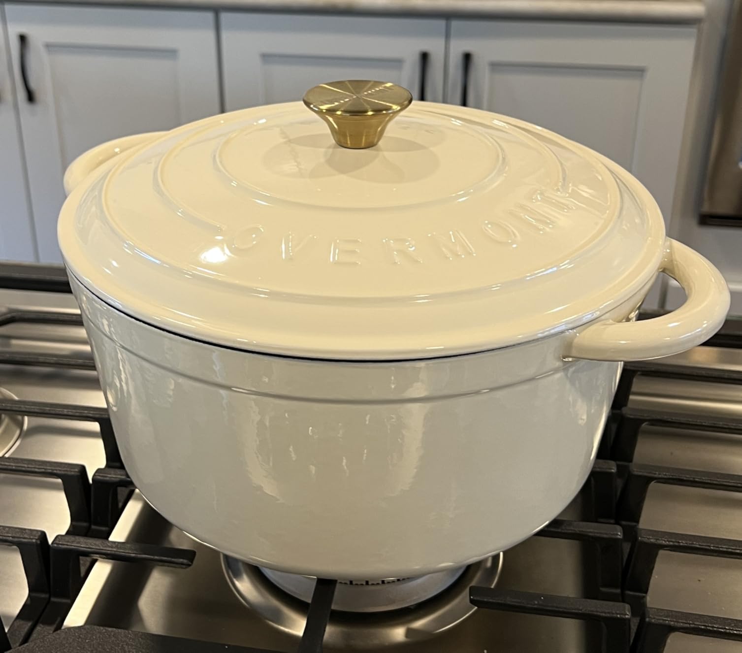 Overmont Enameled Cast Iron Dutch Oven - 5.5QT Pot with Lid Cookbook & Cotton Potholders - Heavy-Duty Cookware for Braising, Stews, Roasting, Bread Baking Cream White Customer Review Overmont Enameled Cast Iron Dutch Oven - 5.5QT Pot with Lid Cookbook & Cotton Potholders - Heavy-Duty Cookware for Braising, Stews, Roasting, Bread Baking Cream White - Customer Photo 1