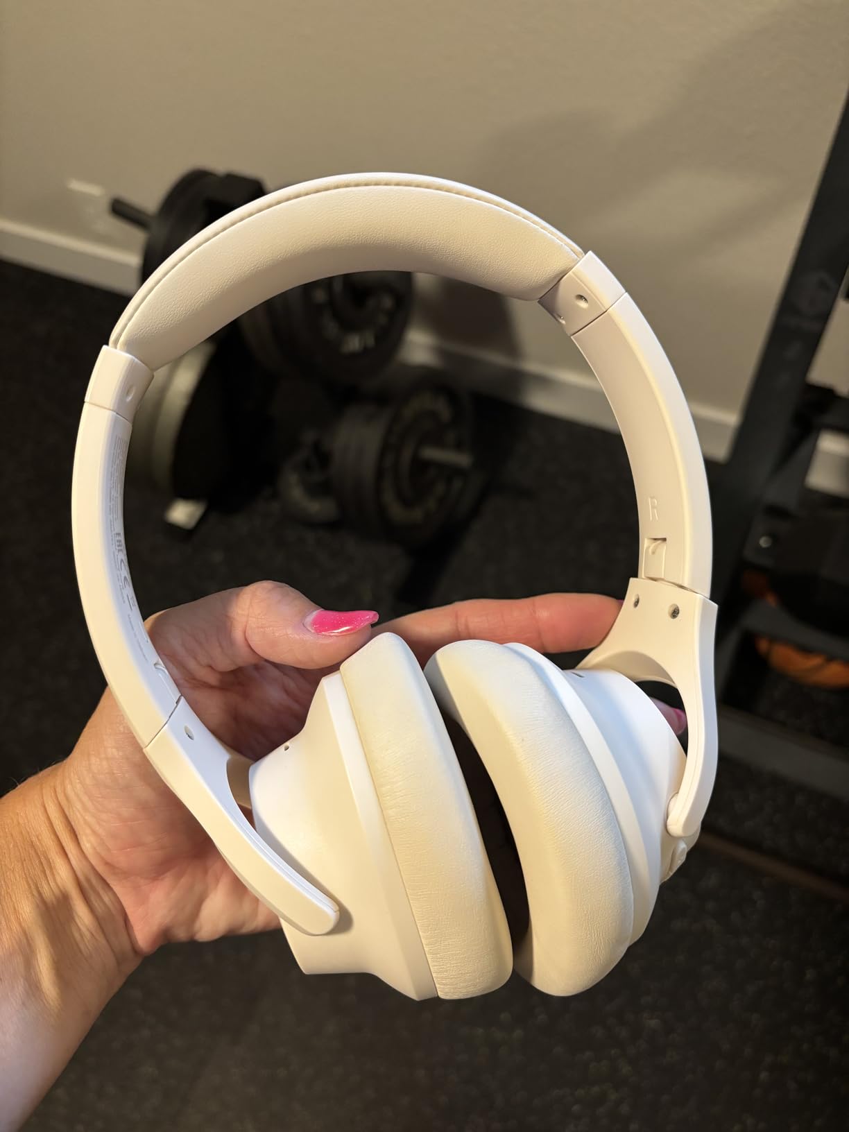 Soundcore by Anker Q20i Hybrid Active Noise Cancelling Headphones, Wireless Over-Ear Bluetooth, 40H Long ANC Playtime, Hi-Res Audio, Big Bass, Customize via an App, Transparency Mode (White) Customer Review Soundcore by Anker Q20i Hybrid Active Noise Cancelling Headphones, Wireless Over-Ear Bluetooth, 40H Long ANC Playtime, Hi-Res Audio, Big Bass, Customize via an App, Transparency Mode (White) - Customer Photo 2