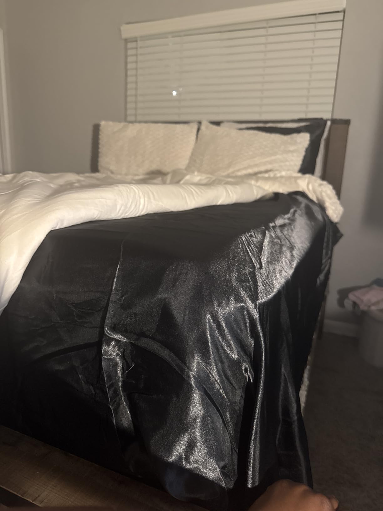 BEDELITE Satin Sheets Queen Size Bed Set, Luxury Soft Black Silky Sheets for Hair and Skin, Similar to Silk Bed Sheets Set 4 Pieces with 1 Deep Pocket Fitted Sheet, 1 Flat Sheet, and 2 Pillowcases - Customer Photo 1