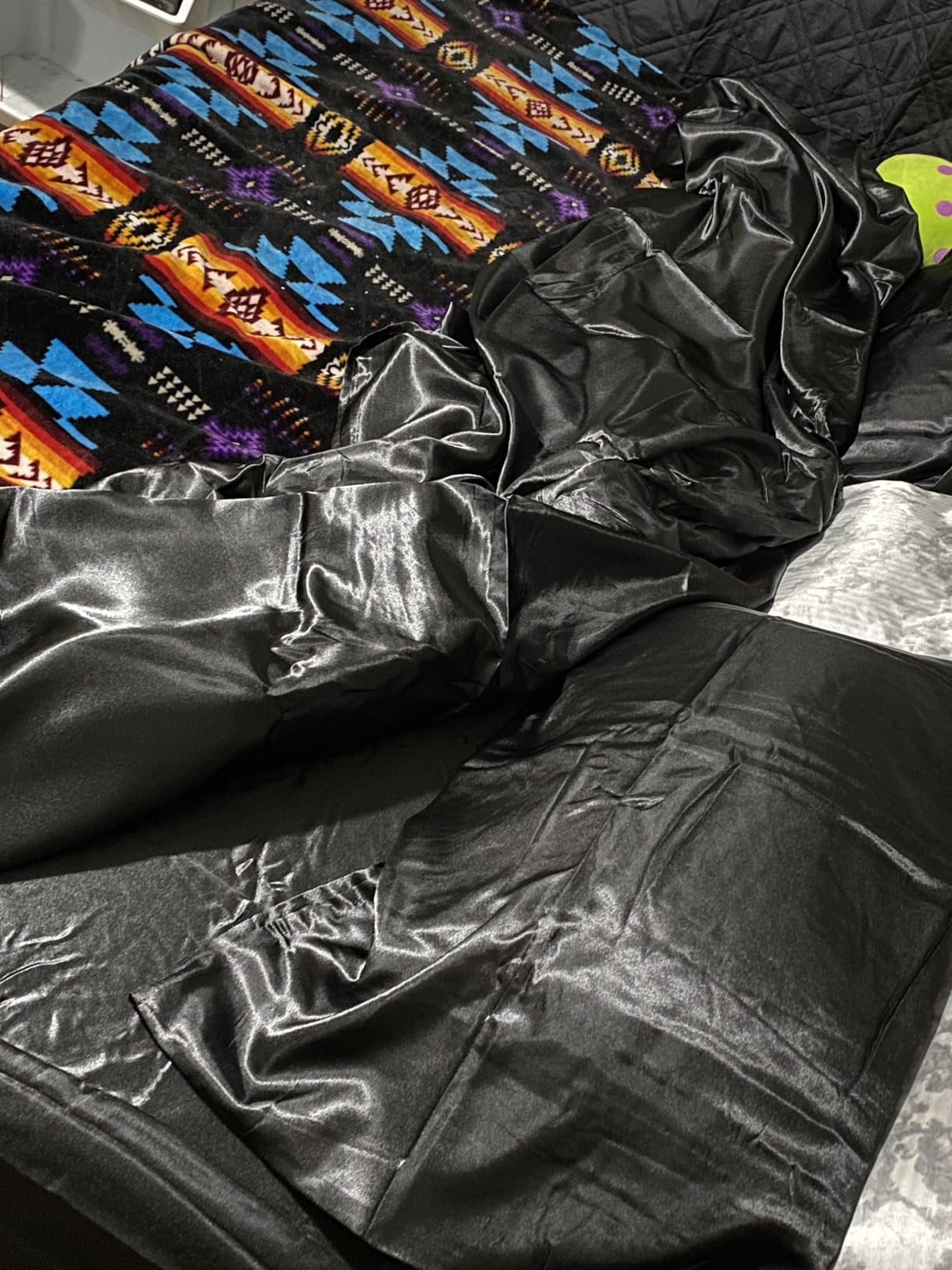 BEDELITE Satin Sheets Queen Size Bed Set, Luxury Soft Black Silky Sheets for Hair and Skin, Similar to Silk Bed Sheets Set 4 Pieces with 1 Deep Pocket Fitted Sheet, 1 Flat Sheet, and 2 Pillowcases - Customer Photo 2