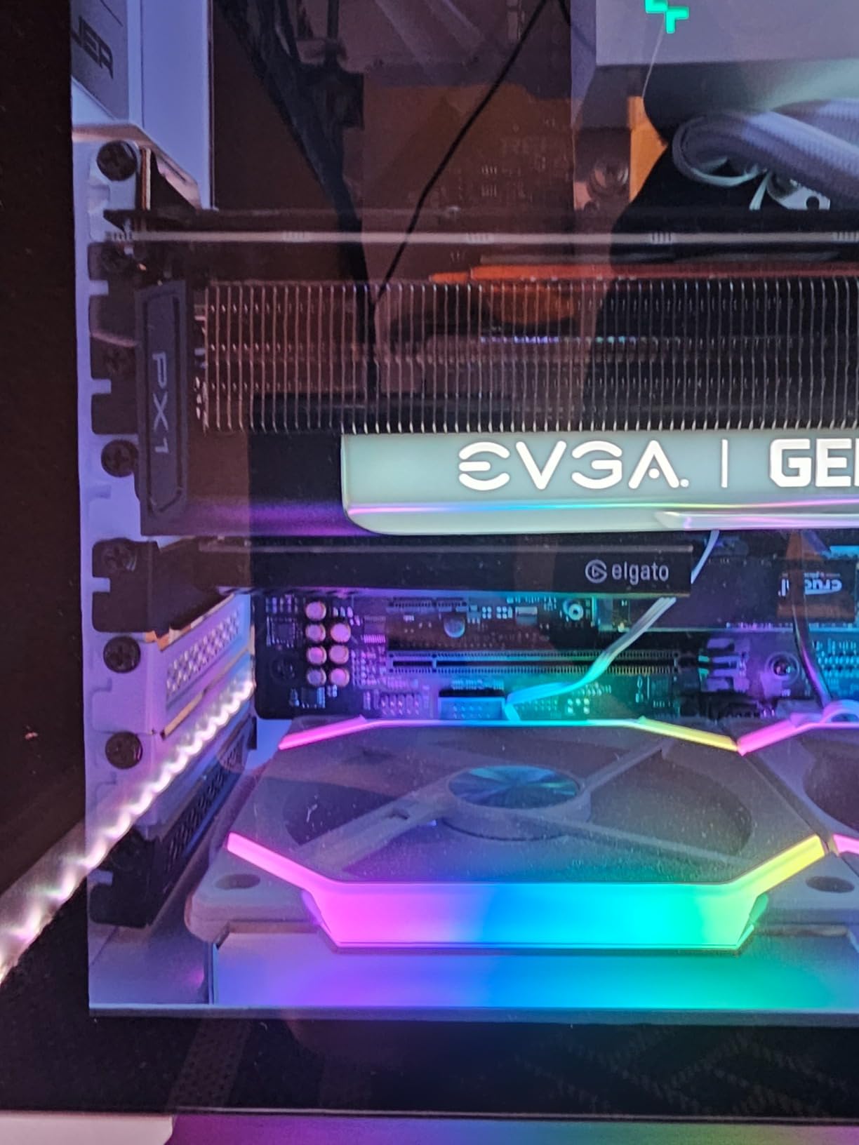 Elgato 4K Pro, Internal Capture Card: 8K60 Passthrough/4K60 HDR10 with Ultra-Low Latency on PS5 Pro, Xbox Series S, Nintendo Switch 2, for Streaming & Recording, Works with PC and Dual PC Setups - Customer Photo 2