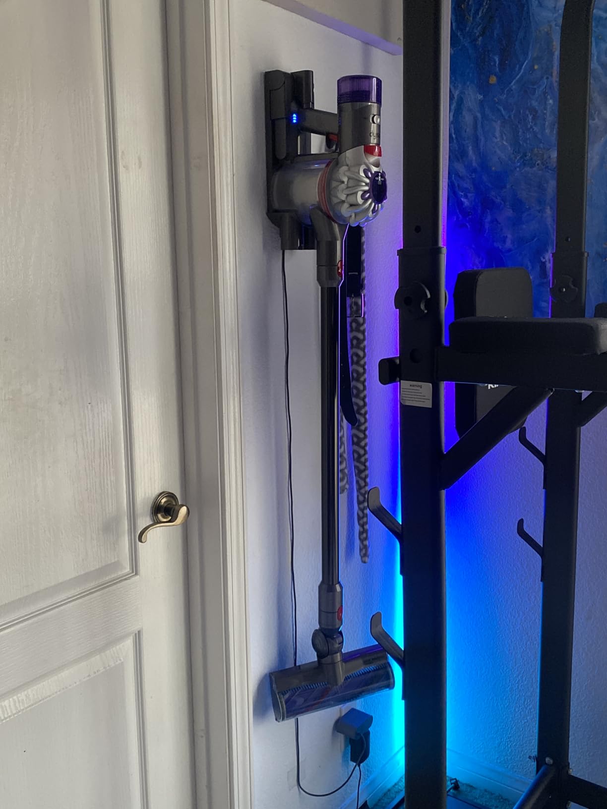 Dyson V8 Plus Cordless Vacuum, Cleans Hard Floors and Carpets, Detangles, Converts to Handheld, 115AW, 2 Power Modes, Up to 40 Minutes - Customer Photo 2