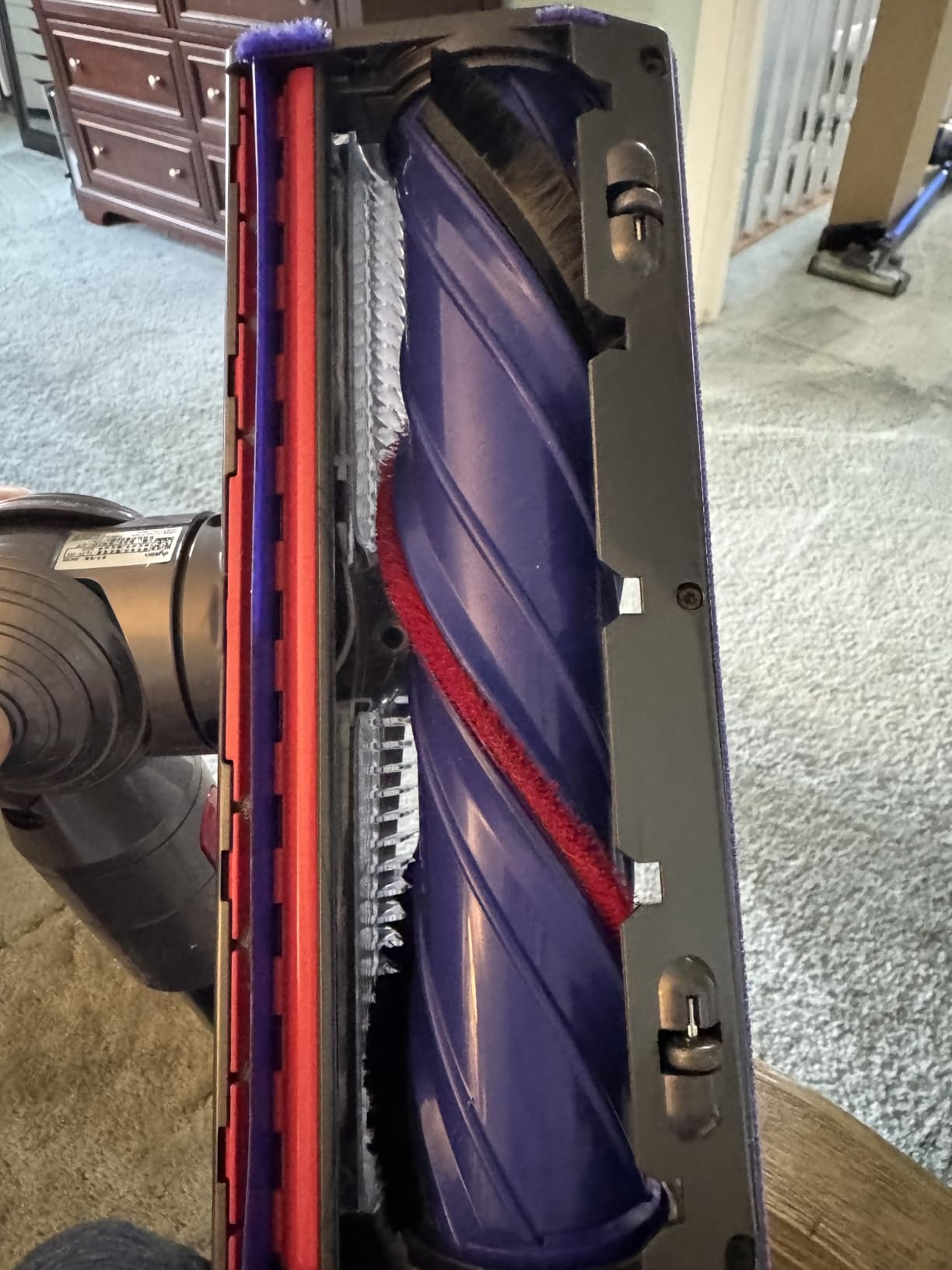 Dyson V8 Plus Cordless Vacuum, Cleans Hard Floors and Carpets, Detangles, Converts to Handheld, 115AW, 2 Power Modes, Up to 40 Minutes - Customer Photo 3