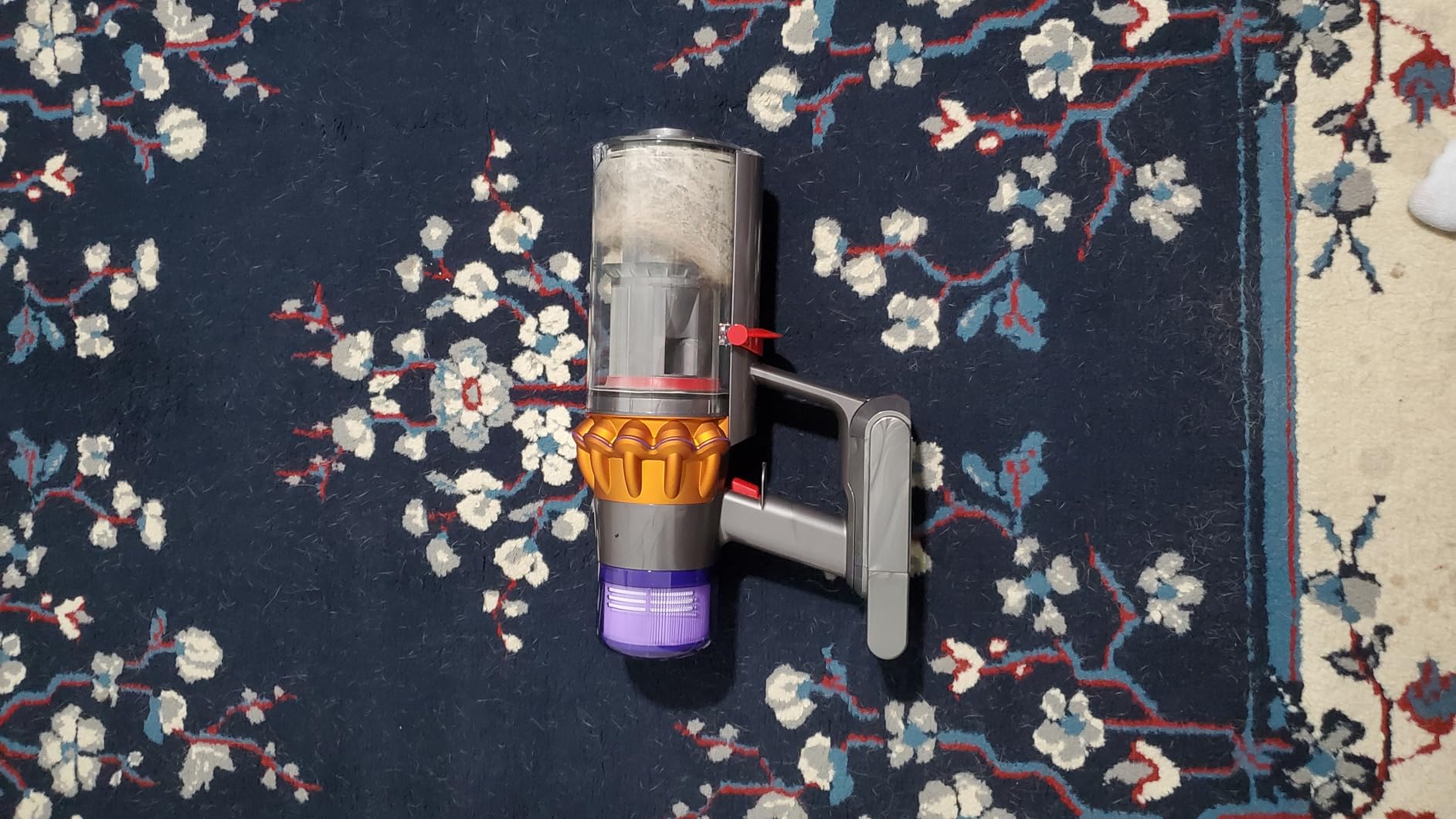 Dyson V15 Detect Plus Cordless Vacuum, Illumination Reveals dust, 240AW, 3 Power Modes, Up to 60 Minutes,² Deep Cleans Hard Floors and Carpets, Detangles pet Hair, Converts to Handheld - Customer Photo 1