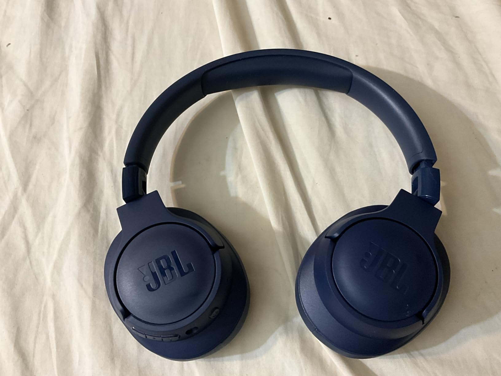 JBL Tune 720BT - Wireless Over-Ear Headphones with JBL Pure Bass Sound, Bluetooth 5.3, Up to 76H Battery Life and Speed Charge, Lightweight, Comfortable and Foldable Design (Black) - Customer Photo 1