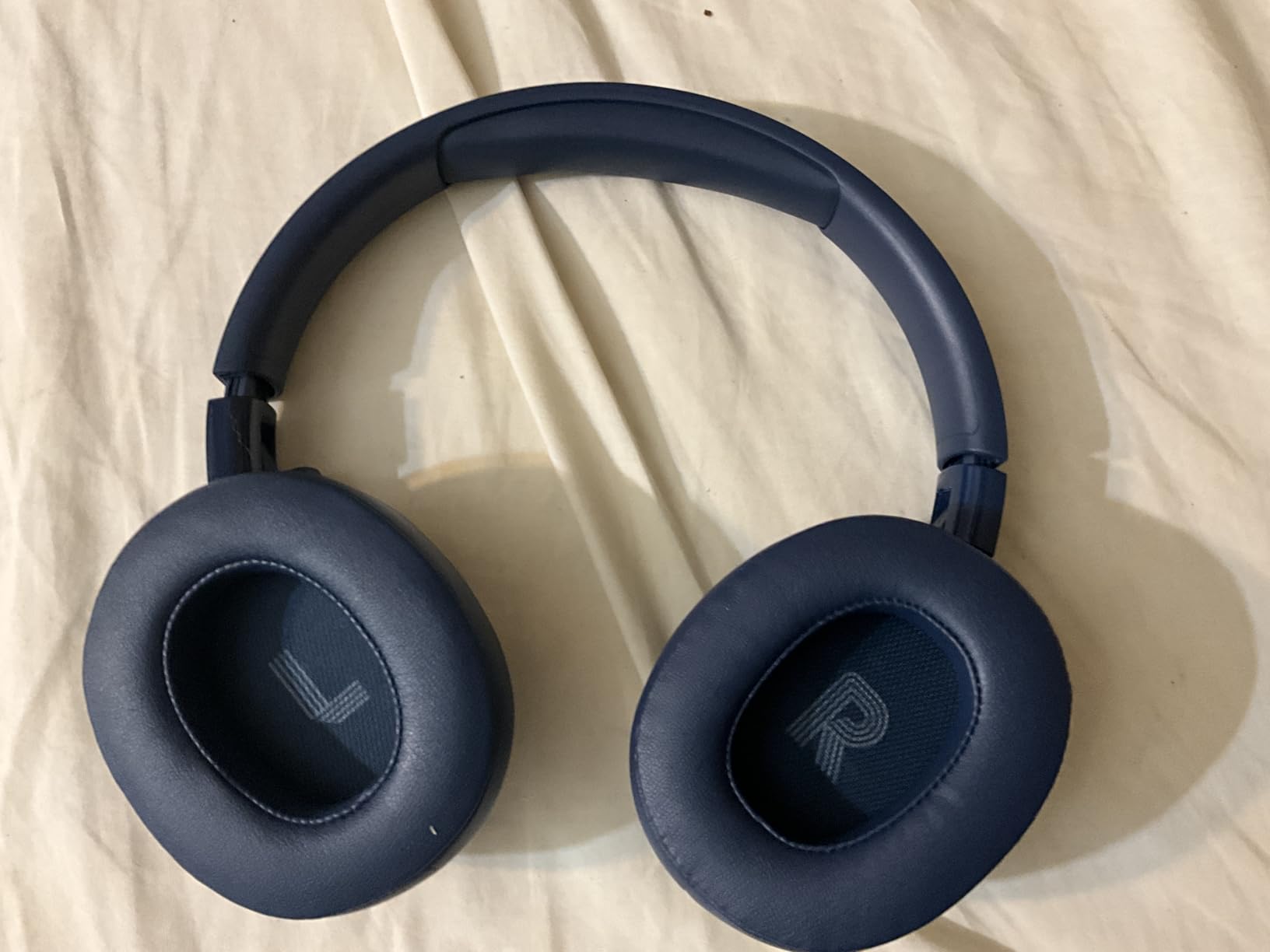 JBL Tune 720BT - Wireless Over-Ear Headphones with JBL Pure Bass Sound, Bluetooth 5.3, Up to 76H Battery Life and Speed Charge, Lightweight, Comfortable and Foldable Design (Black) - Customer Photo 2