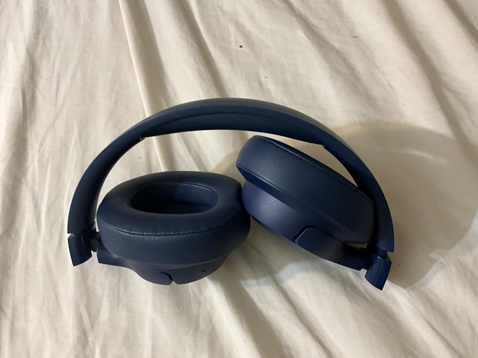 JBL Tune 720BT - Wireless Over-Ear Headphones with JBL Pure Bass Sound, Bluetooth 5.3, Up to 76H Battery Life and Speed Charge, Lightweight, Comfortable and Foldable Design (Black) - Customer Photo 3