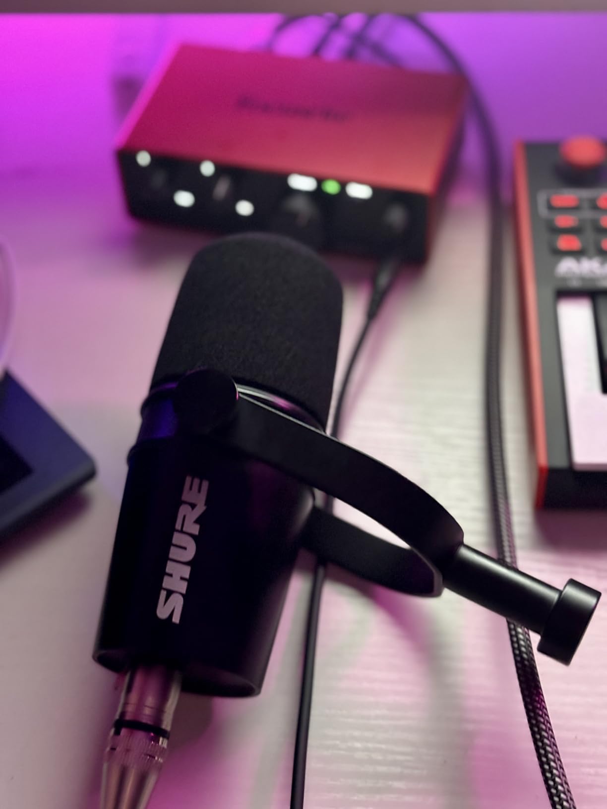 Shure MV7+ Podcast Dynamic Microphone with Stand – OBS Certified, Enhanced Audio, LED Panel, USB-C & XLR Outputs, Auto Level Mode, Digital Pop Filter – for Podcasting, Streaming, and Recording, Black - Customer Photo 1