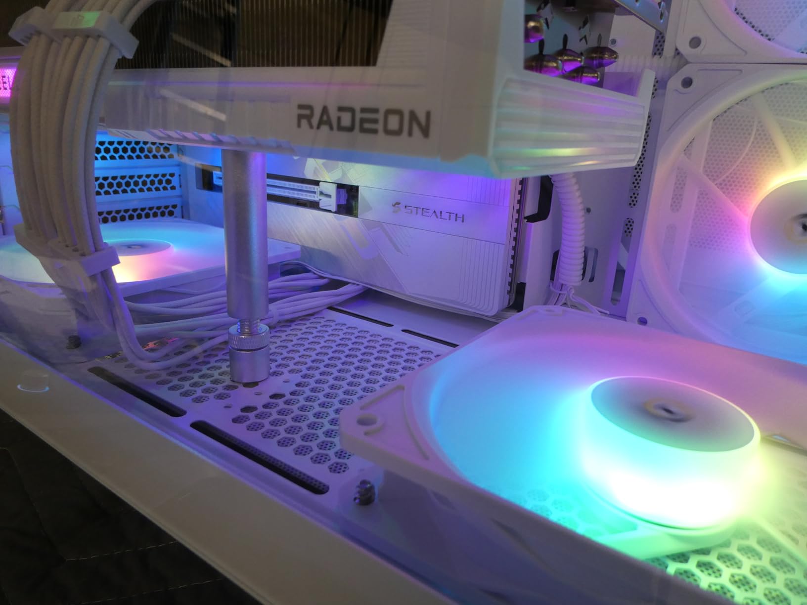 Antec C5 ARGB, 7 x 120mm ARGB PWM Fans Included, Up to 10 Fans Simultaneously, Type-C 3.2 Gen 2 Port, Seamless Tempered Glass Front & Side Panels, 360mm Radiator Support, Mid-Tower ATX PC Case - Customer Photo 2