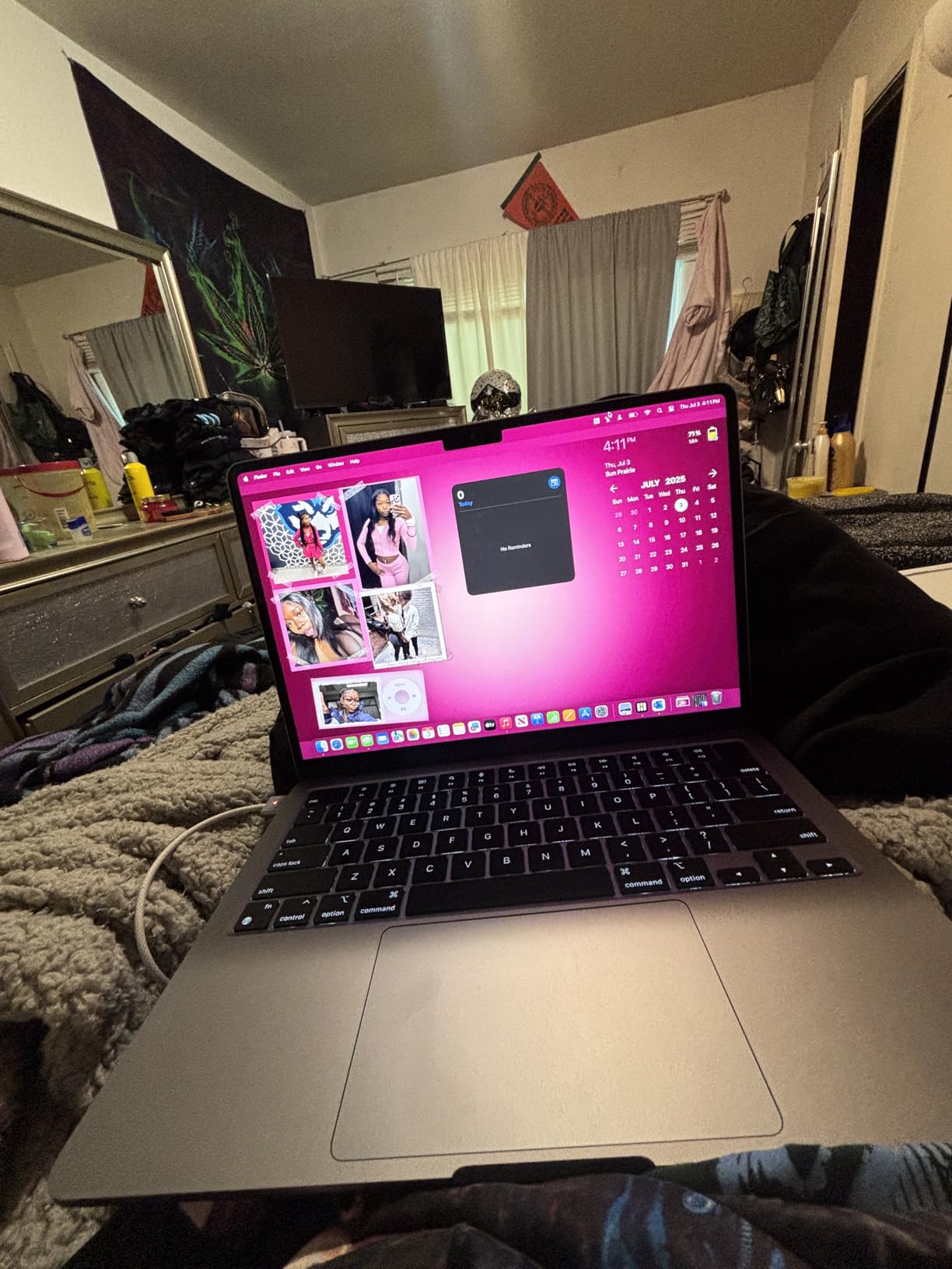 Apple 2024 MacBook Air 13-inch Laptop with M3 chip: Built for Apple Intelligence, 13.6-inch Liquid Retina Display, 16GB Unified Memory, 512GB SSD Storage, Backlit Keyboard, Touch ID; Space Gray - Customer Photo 2