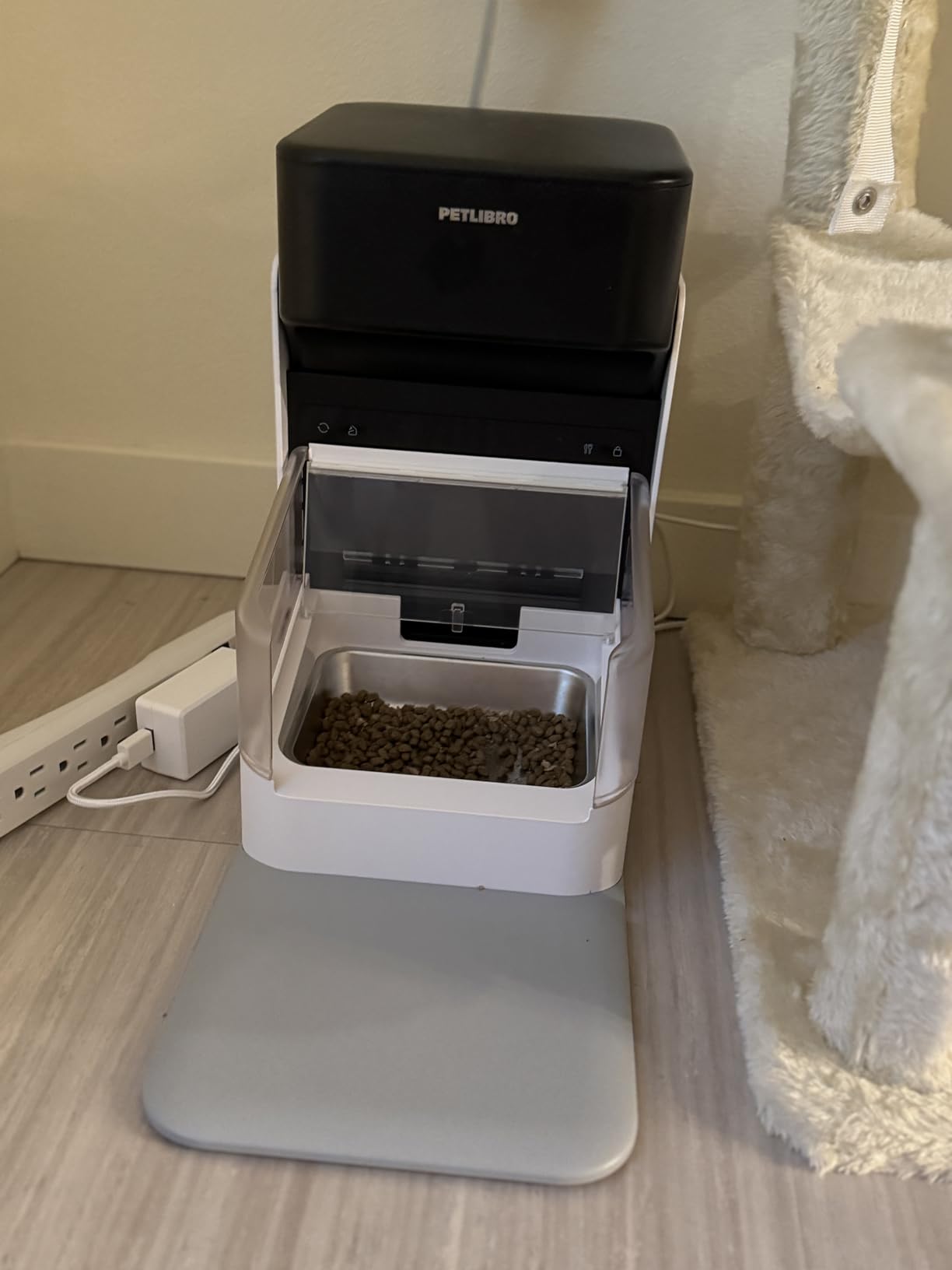 PETLIBRO RFID Automatic Cat Feeder, Collar Tag-Activated Personalized Meals, 5G&2.4G Wi-Fi Programmable Cat Food Dispenser with Cats Recognition & Diet Tracking for Multi-Pet Homes and Different Diets - Customer Photo 4