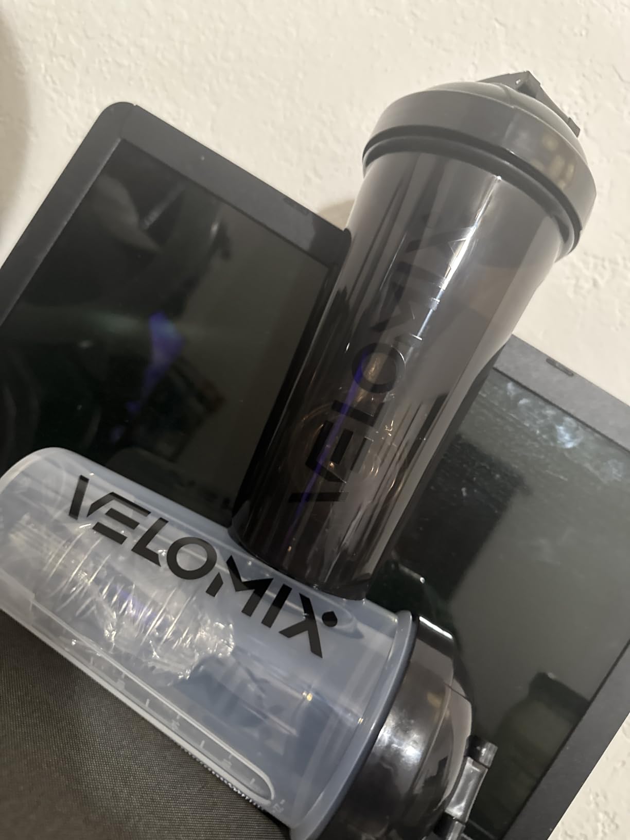 VELOMIX -2 Pack- 28 oz Protein Shaker Bottles for Protein Mixes - 2x Wire Whisk | Leak Proof Shaker Cups for Protein Shakes | Protein Shaker Bottle Pack (Black/Transparent) - Customer Photo 1