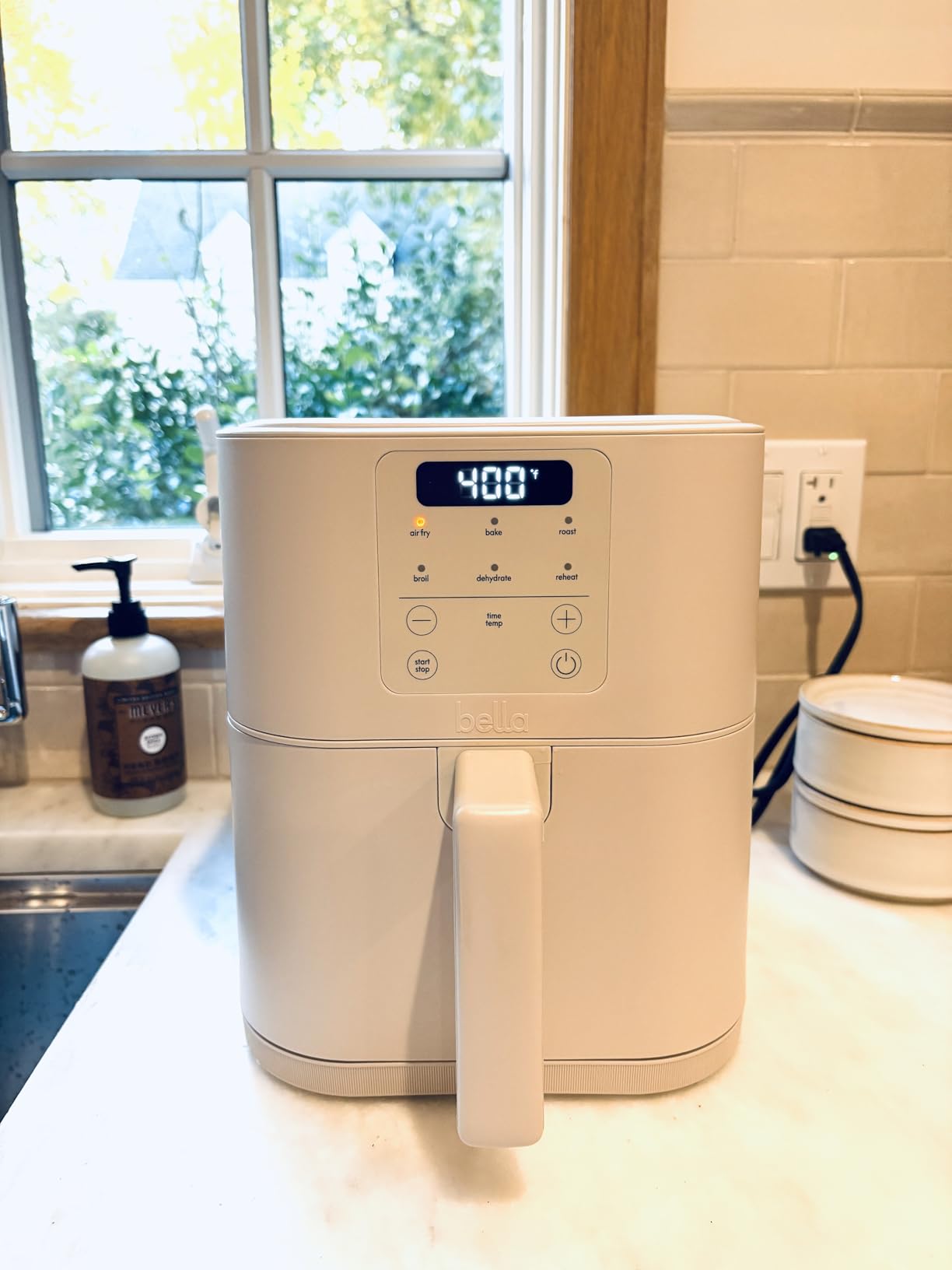 bella 4Qt Slim Air Fryer, Fits-anywhere™ Kitchenware, EverGood™ Ceramic Nonstick Coating, Adjustable Temperature, 6 Preset Cooking Options, 60 Min Auto Shutoff w Audible Tone, 3.3lb Capacity, Oatmilk - Customer Photo 3