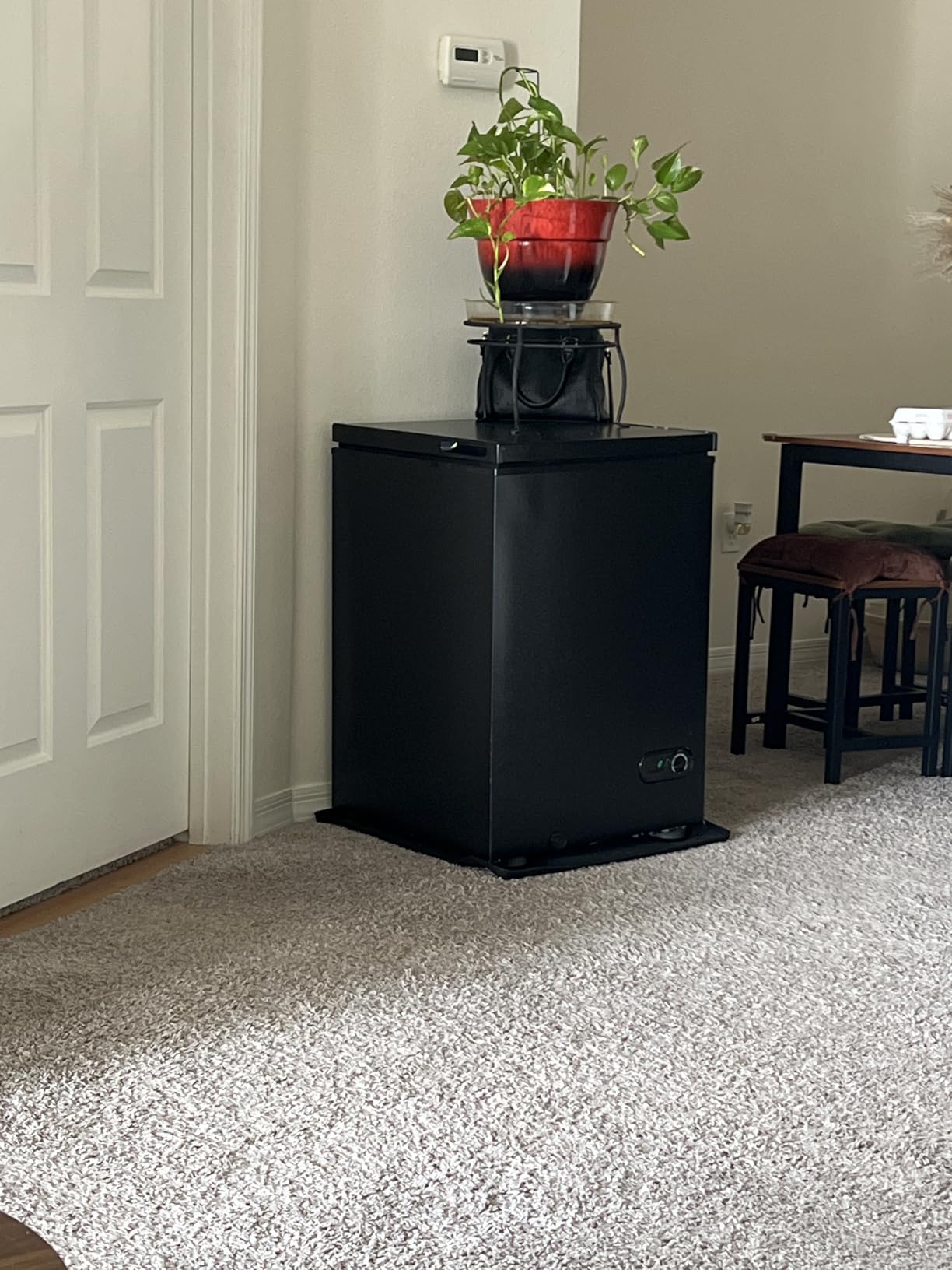 Kismile 3.5 Cubic Feet Chest Freezer with 2 Removable Baskets Free Standing Top Open Door Compact Deep Freezer with Adjustable Temperature for Home/Kitchen/Office/Bar (3.5 Cubic Feet, Black) - Customer Photo 2