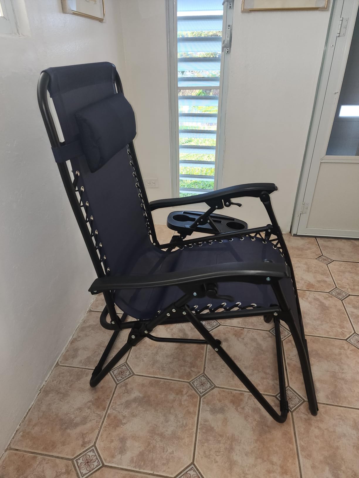 Sweetcrispy Zero Gravity Chairs, Set of 2 Portable Recliner Beach Camping Patio Outdoor Folding Lounge Chair with Cup Holder Trays and Adjustable Pillow for Poolside, Garden, Backyard, Lawn (Black) - Customer Photo 1