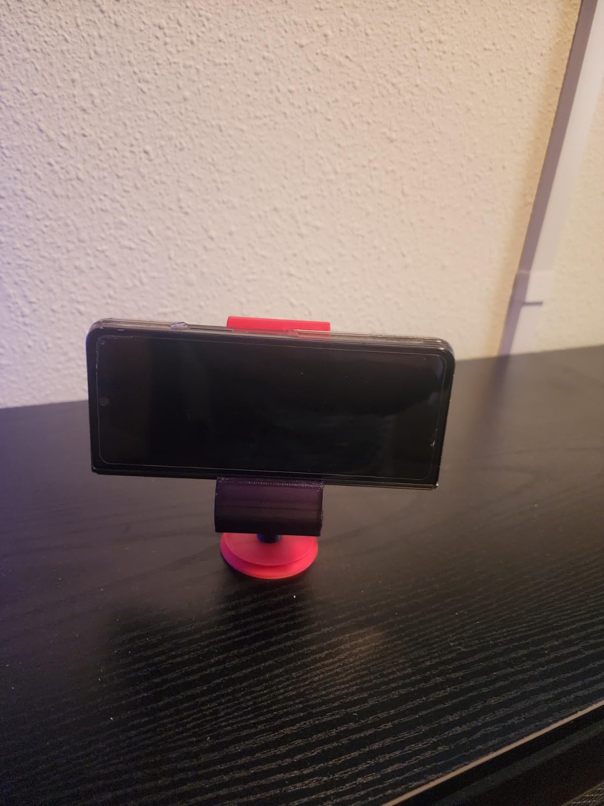 VELENTI Gamer Chair Phone Stand - Phone Holder for Smartphones, Kindles Up to 19 cm Tall - Fun Gaming Accessories for Gamers - Useful Gamer Gadgets - Lovely Birthday Gift for Gamers - Customer Photo 2