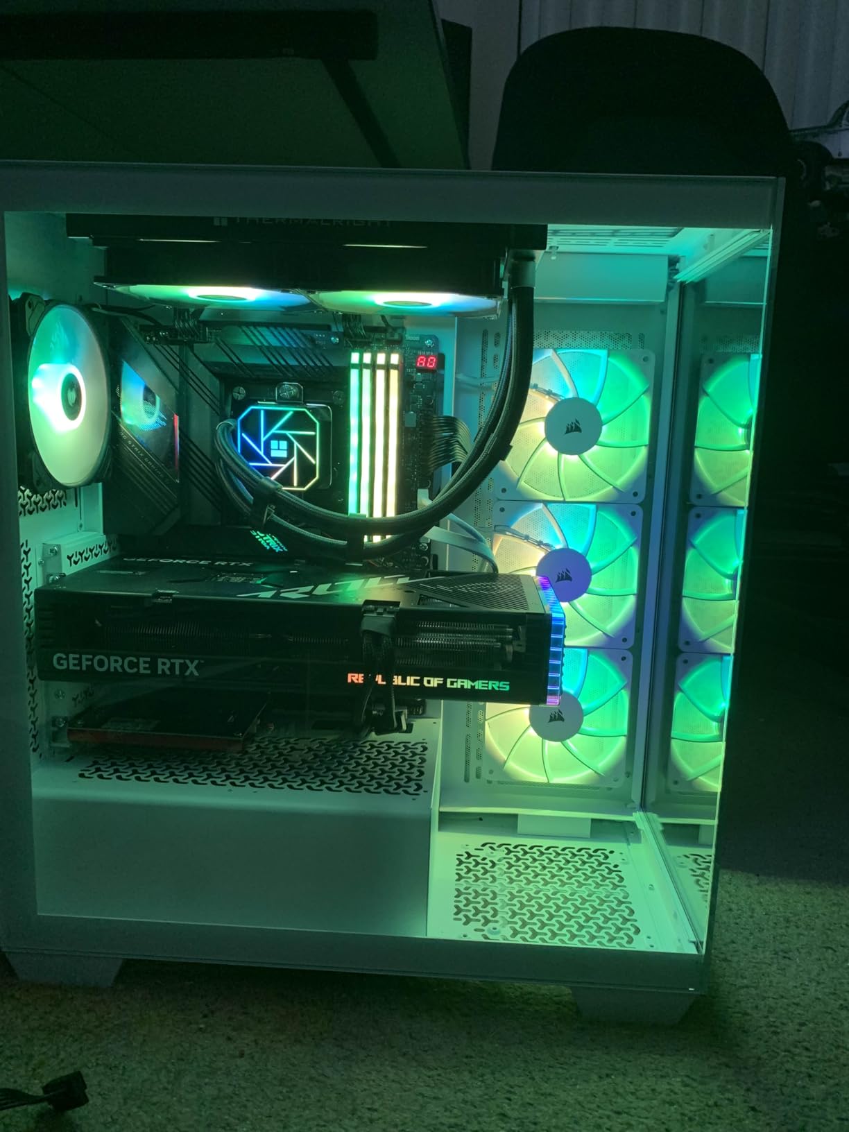 CORSAIR 3500X ARGB Mid-Tower ATX PC Case – Panoramic Tempered Glass – Reverse Connection Motherboard Compatible – 3X CORSAIR RS120 ARGB Fans Included – White - Customer Photo 2