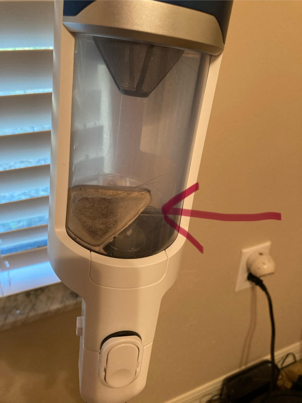 Shark Clean & Empty Cordless Stick Vacuum – Lightweight Cordless with HEPA Filter, Portable, Rechargeable, Auto-Empty System, Stick Vacuum for Pet Hair, Carpets & Hardfloor, White, BU3521 Customer Review Shark Clean & Empty Cordless Stick Vacuum – Lightweight Cordless with HEPA Filter, Portable, Rechargeable, Auto-Empty System, Stick Vacuum for Pet Hair, Carpets & Hardfloor, White, BU3521 - Customer Photo 1