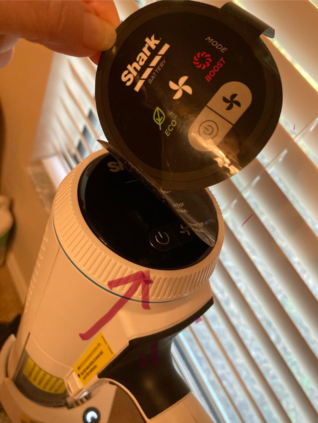 Shark Clean & Empty Cordless Stick Vacuum – Lightweight Cordless with HEPA Filter, Portable, Rechargeable, Auto-Empty System, Stick Vacuum for Pet Hair, Carpets & Hardfloor, White, BU3521 - Customer Photo 2