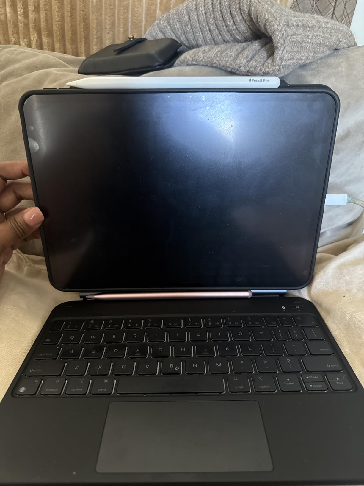 Apple iPad Pro 11-Inch (M4): Built for Apple Intelligence, Ultra Retina XDR Display, 256GB, 12MP Front/Back Camera, LiDAR Scanner, Wi-Fi 6E + 5G Cellular, All-Day Battery Life — Space Black - Customer Photo 1