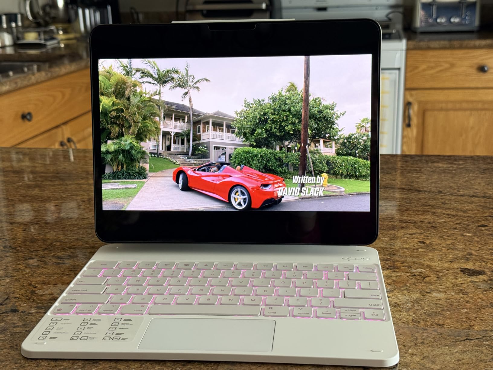 iPad Pro 13-Inch (M4): Built for Apple Intelligence, Ultra Retina XDR Display, 256GB, 12MP Front/Back Camera, LiDAR Scanner, Wi-Fi 6E, Face ID, All-Day Battery Life — Space Black - Customer Photo 2