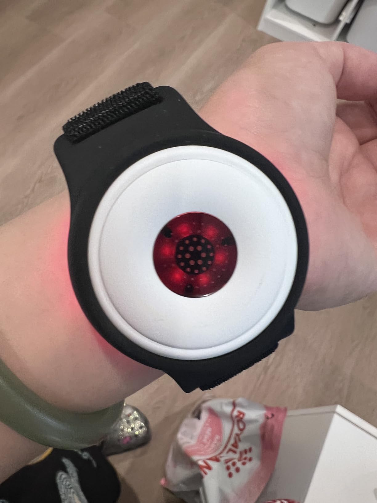 Mini Red Light Therapy for Anti-Aging Face & Body Skincare, 5 Levels red-Light Therapy with 660nm & 850nm Infrared Targeted for Skin Rejuvenation, Wrinkles, Fine Lines and Dark Spots - Customer Photo 1