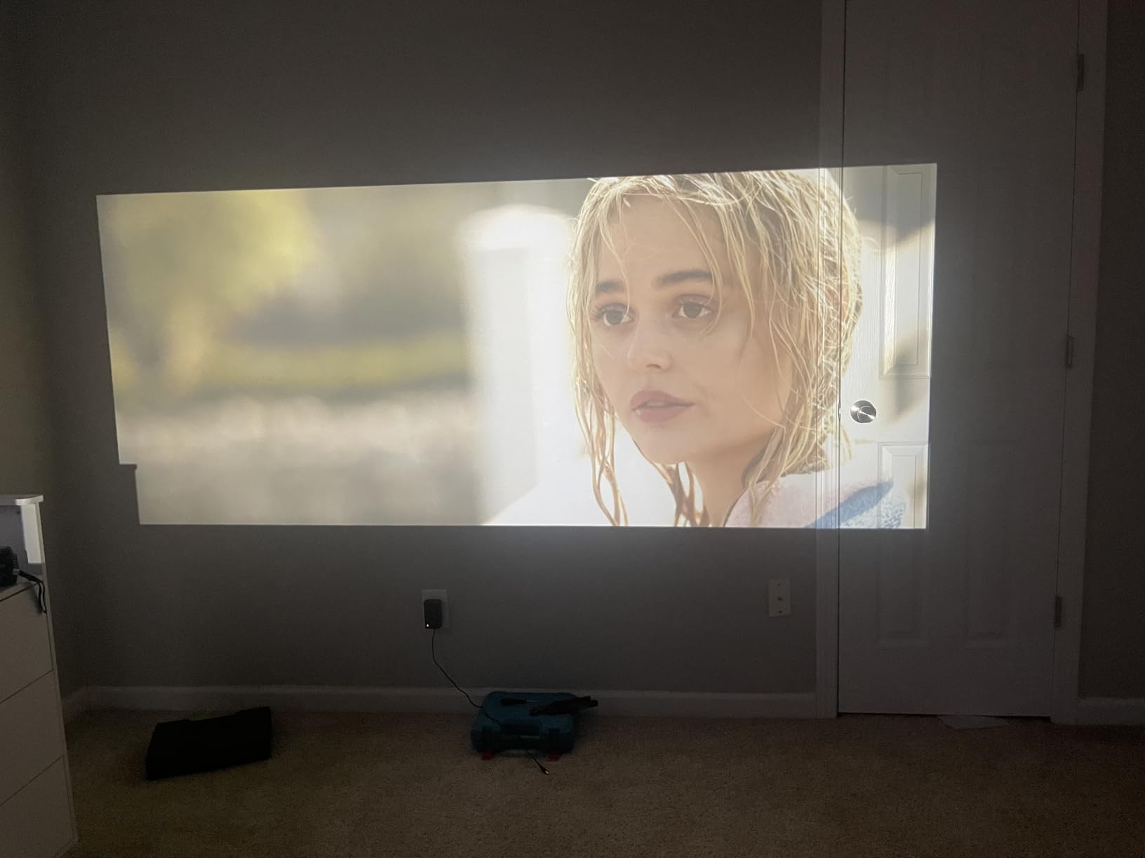 Aurzen EAZZE D1 Smart Projector with WiFi and Bluetooth, Netflix-Officially-Licensed, Auto Focus & Keystone, DoIby Audio, Zoom, Native 1080P Movie, Portable Outdoor Mini Projector, White - Customer Photo 1