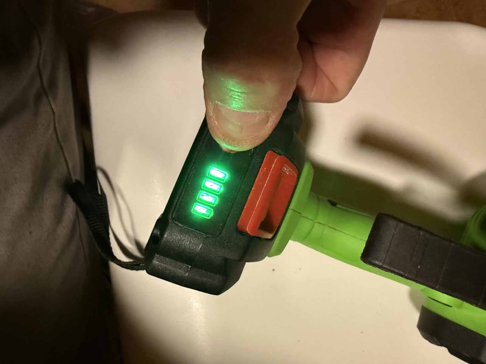 Saker Mini Chainsaw Cordless,6 Inch Chainsaw, Mini Electric Chainsaw Cordless Battery Powered,One-Hand Portable Chain Saw for Tree Trimming, Pruning&Wood Cutting, Gift for Men Dad Husband Father 2025 Customer Review Saker Mini Chainsaw Cordless,6 Inch Chainsaw, Mini Electric Chainsaw Cordless Battery Powered,One-Hand Portable Chain Saw for Tree Trimming, Pruning&Wood Cutting, Gift for Men Dad Husband Father 2025 - Customer Photo 1