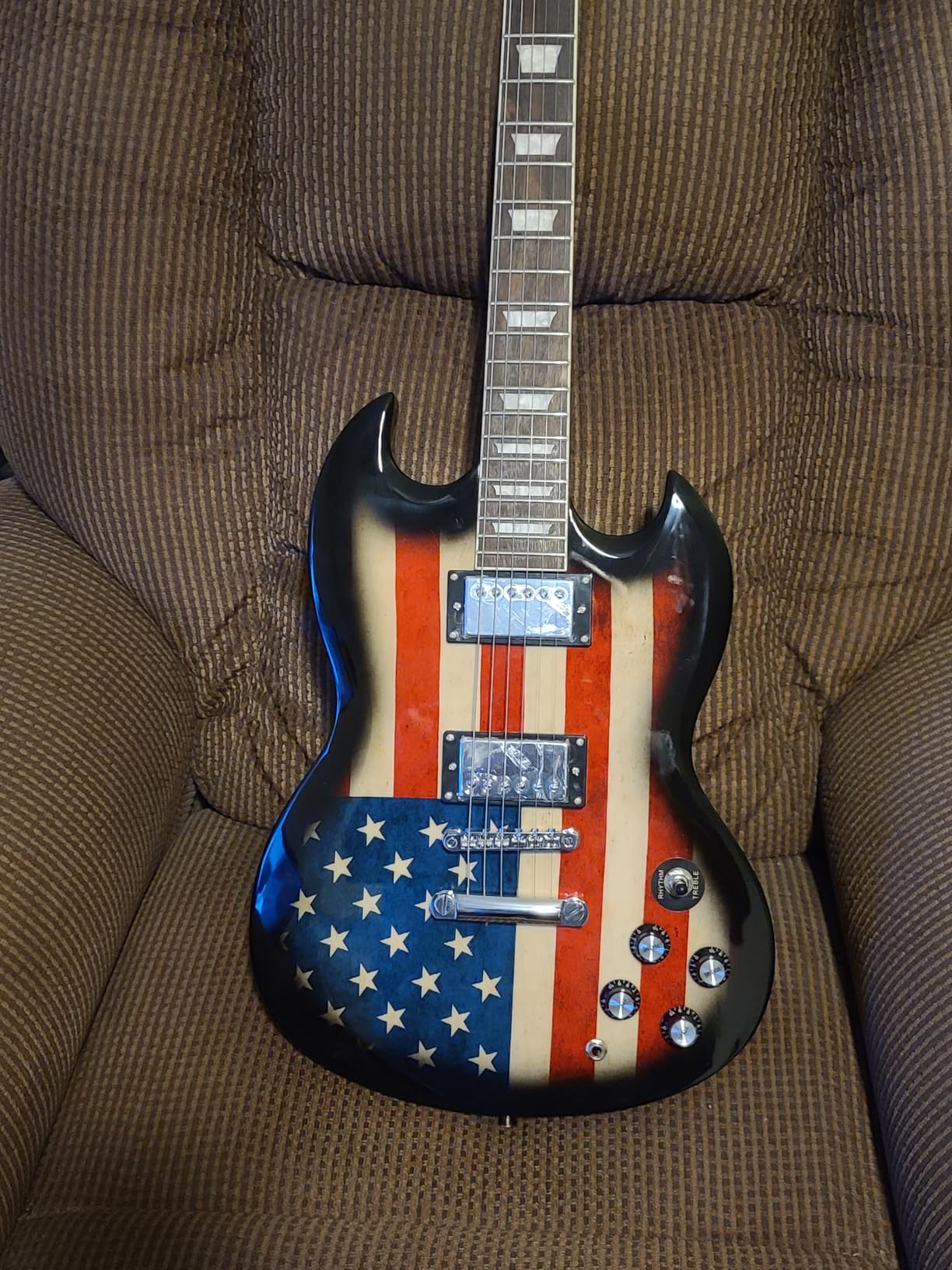 Leo Jaymz 39 Inch Solid Body Electric Guitar - Poplar Wood Body，Maple Neck and Laurel Wood Fretboard (Black) - Customer Photo 1