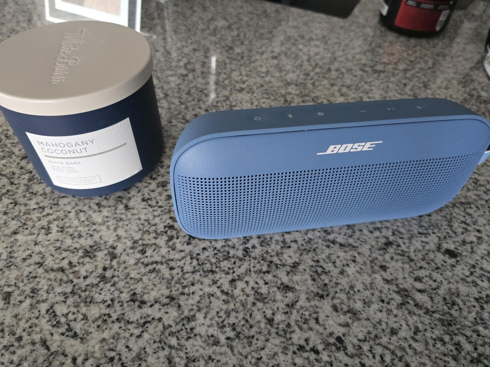 Bose SoundLink Flex Bluetooth Speaker (2nd Gen) - Portable Outdoor Speaker with Hi-Fi Audio, Waterproof and Dustproof, USB-C, Up to 12 Hours Battery Life, Black - Customer Photo 4
