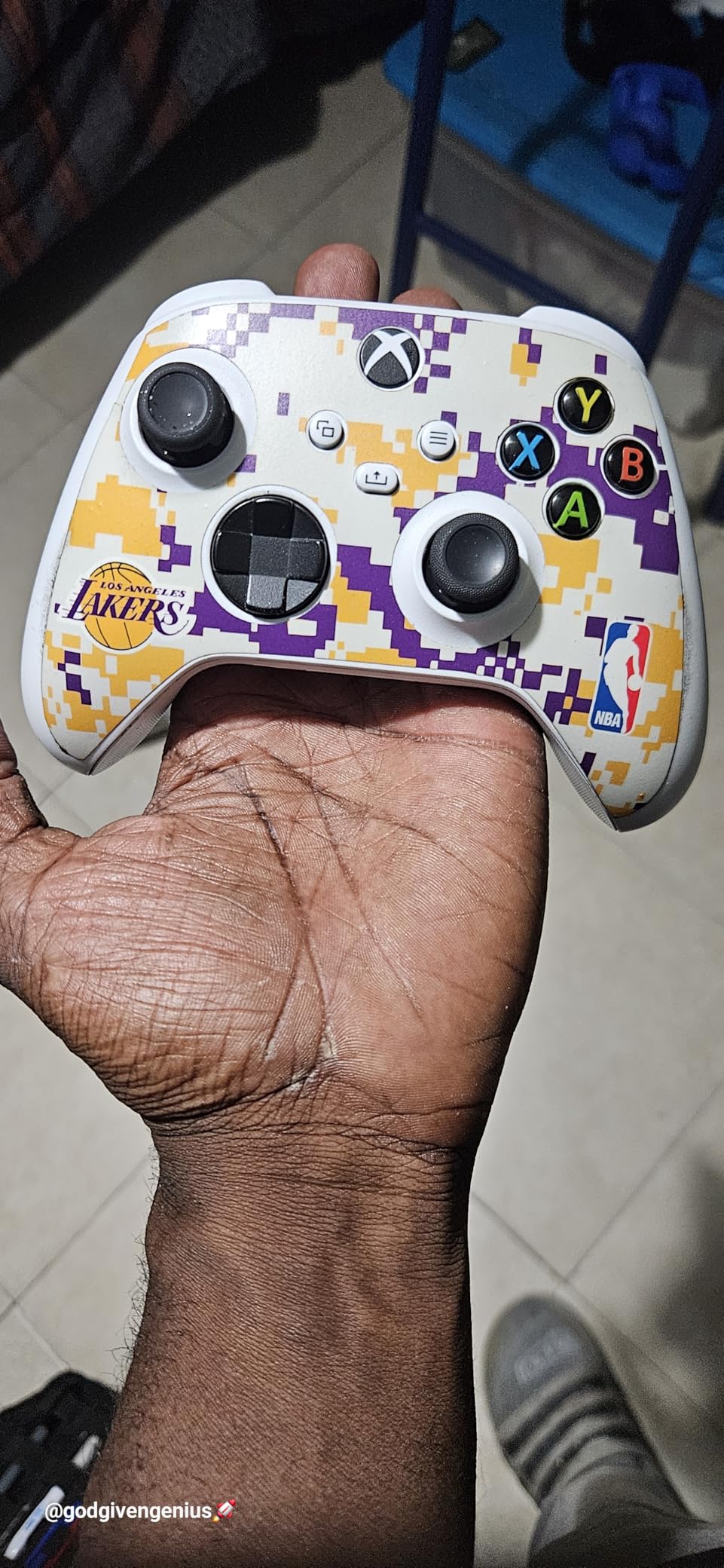 Xbox Series S - All Digital Gaming Console - 1TB SSD - Includes Wireless Controller - 120FPS - Robot White - Customer Photo 1