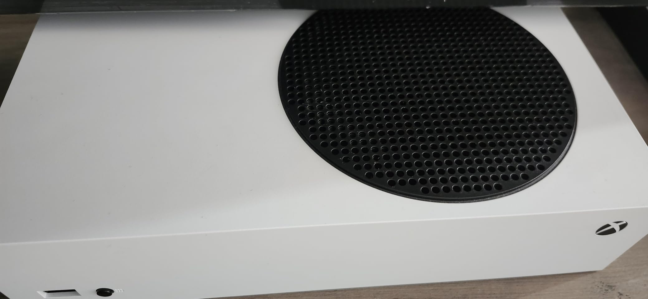 Xbox Series S - All Digital Gaming Console - 1TB SSD - Includes Wireless Controller - 120FPS - Robot White - Customer Photo 2