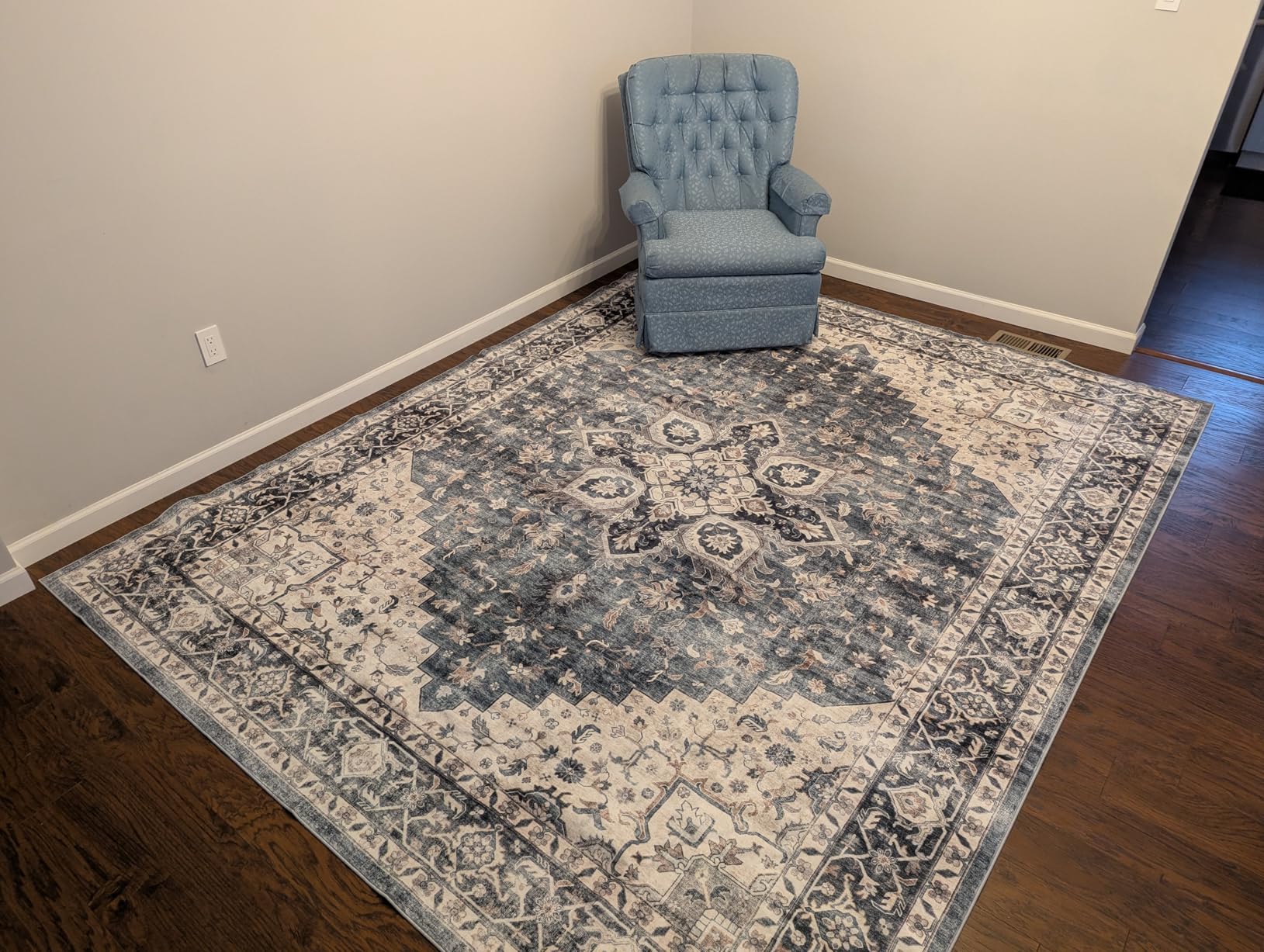 AMADA HOMEFURNISHING 8x10 Washable Area Rug, Low-Profile Large Area Rug with Non-Slip Backing & Durable Edge Binding, Vintage Large Rugs for Living Room, Bedroom, Dinning Room Customer Review AMADA HOMEFURNISHING 8x10 Washable Area Rug, Low-Profile Large Area Rug with Non-Slip Backing & Durable Edge Binding, Vintage Large Rugs for Living Room, Bedroom, Dinning Room - Customer Photo 2