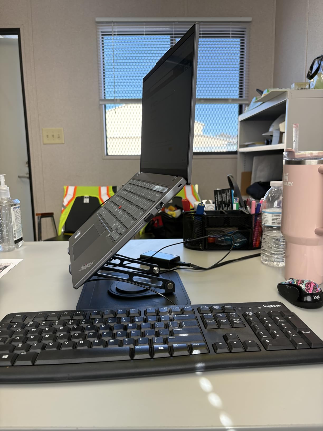 Adjustable Laptop Stand, Computer Stand with 360 Rotating Base, Ergonomic Laptop Riser Mount for Desk Foldable Protable Computer Desk Fits with MacBook Pro Air (10-16