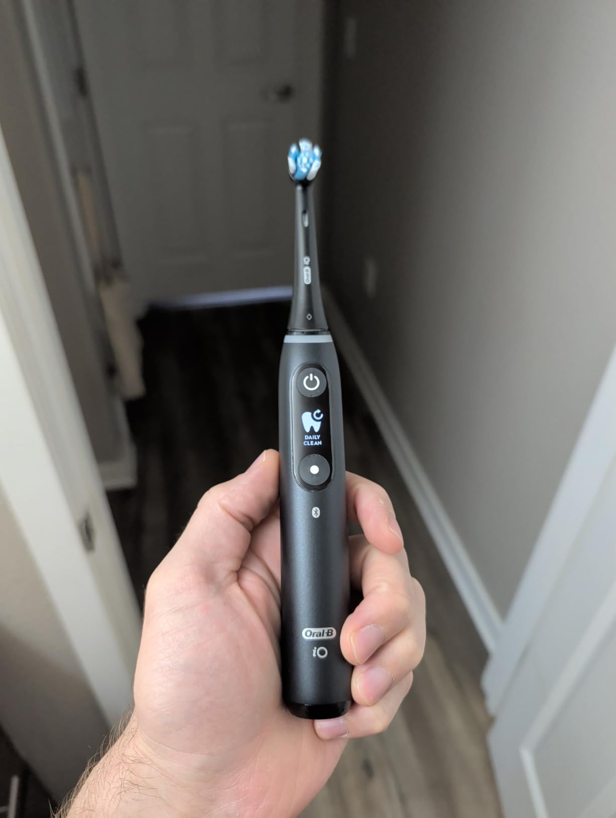 Oral-B iO Deep Clean + Protect Rechargeable Electric Toothbrush, Black with a iO Series 7 Toothbrush, 2 Replacement Brush Heads, and a Charging Travel Case - Customer Photo 1